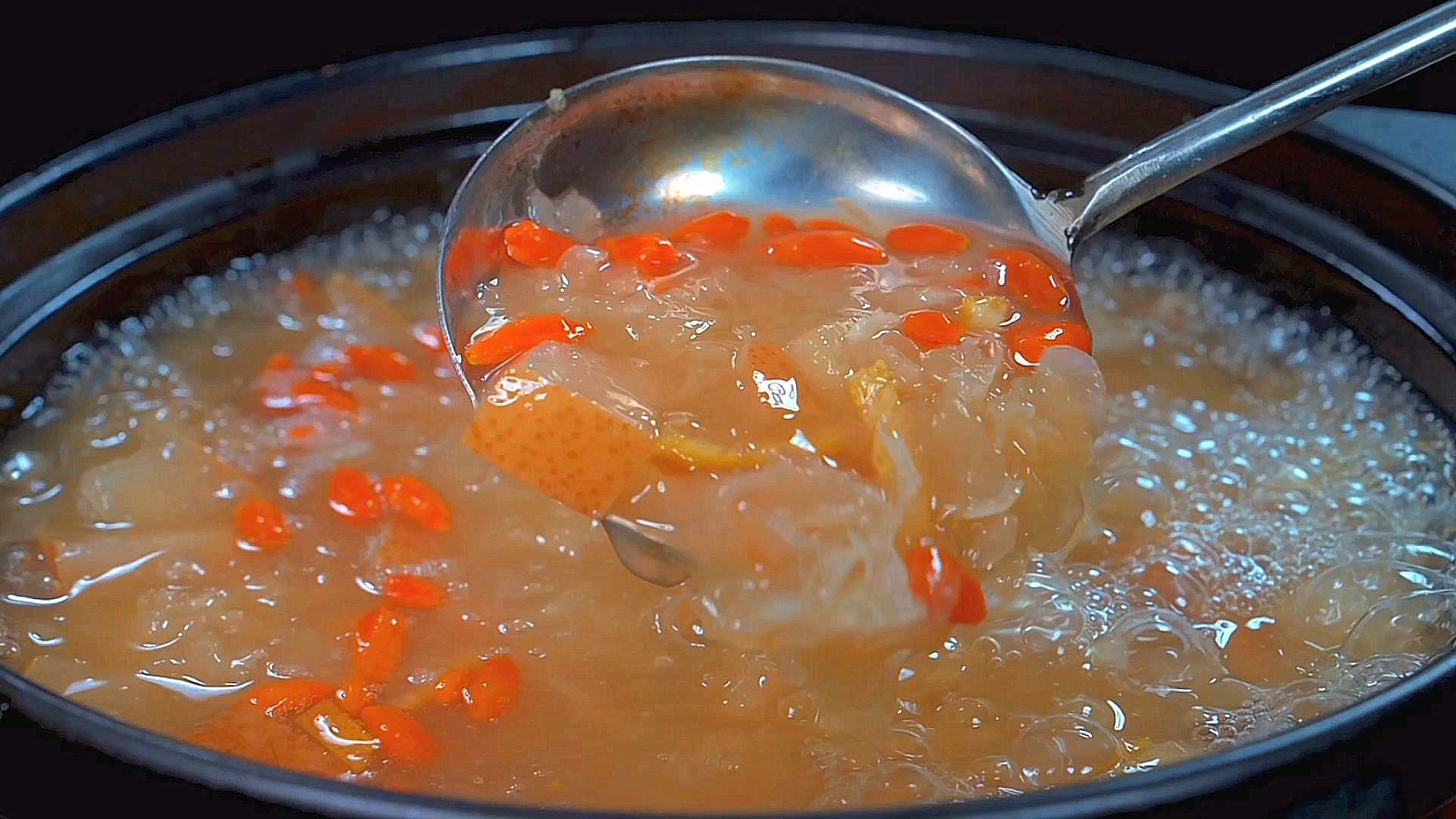 入秋后要多吃梨,加一朵银耳,教你做老北京秘制小吊梨汤,超滋润