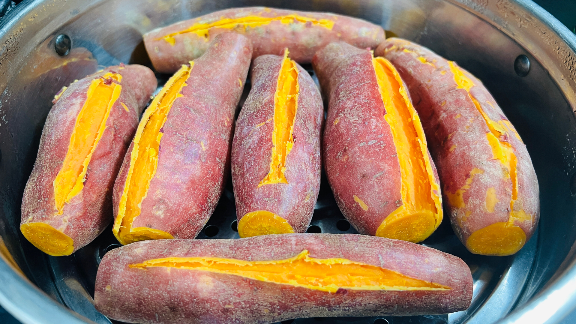 蒸红薯直接上锅蒸就错了，30年老保姆教你一招，香甜软绵营养保留