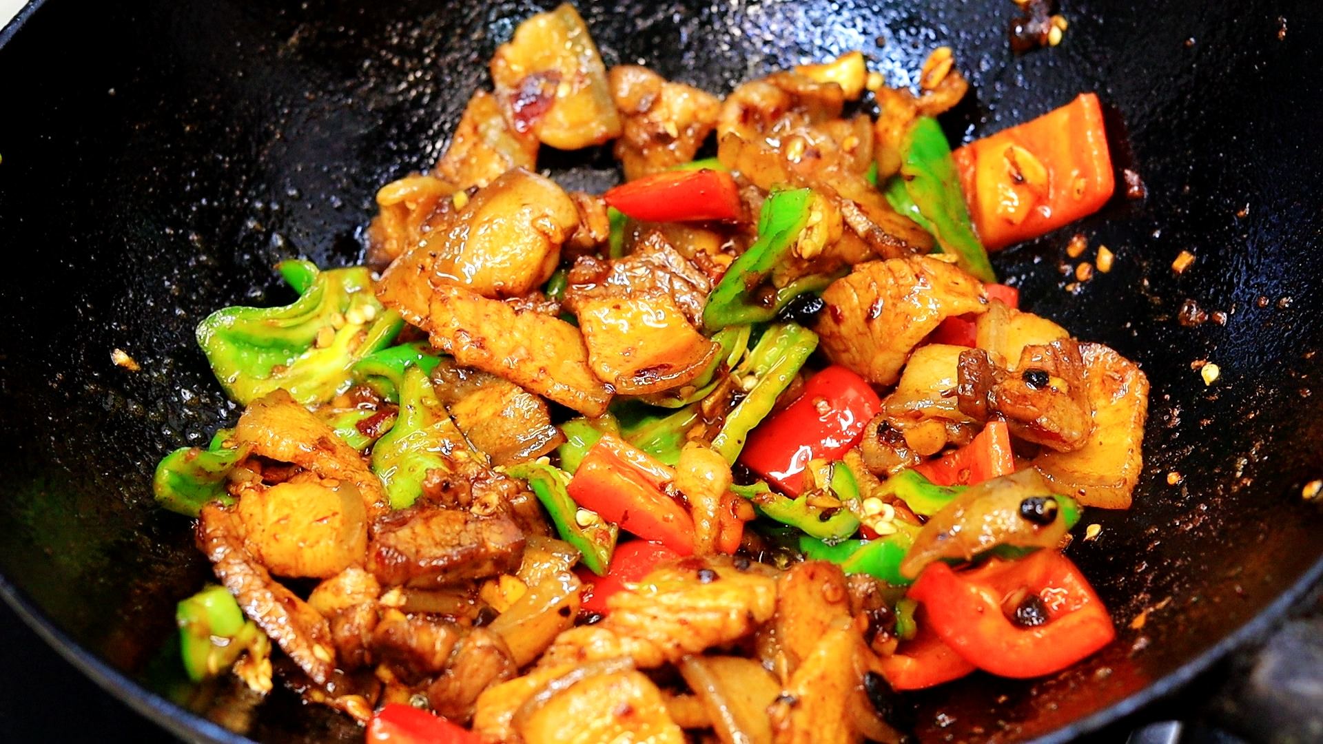 难怪饭店的回锅肉那么好吃，做法和技巧都告诉你，看饿了