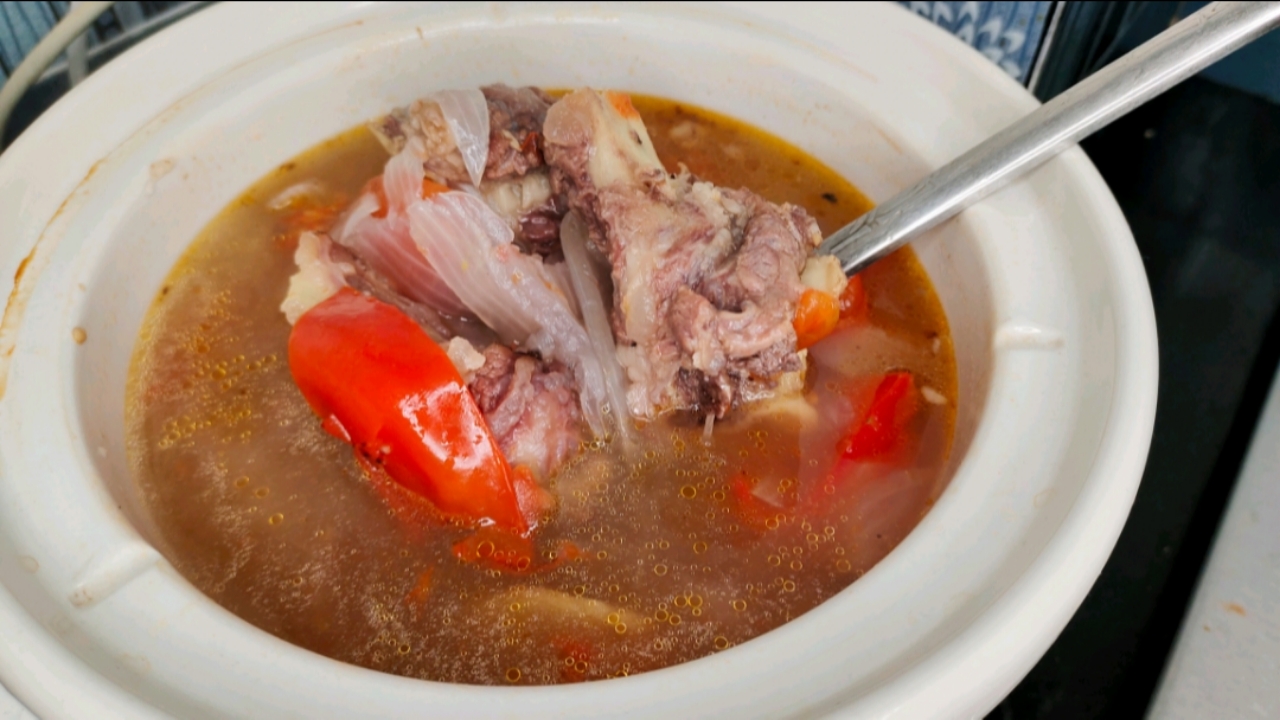 广东入冬靓汤“牛骨”这样搭配,汤香味甜超好喝,步骤也很关键
