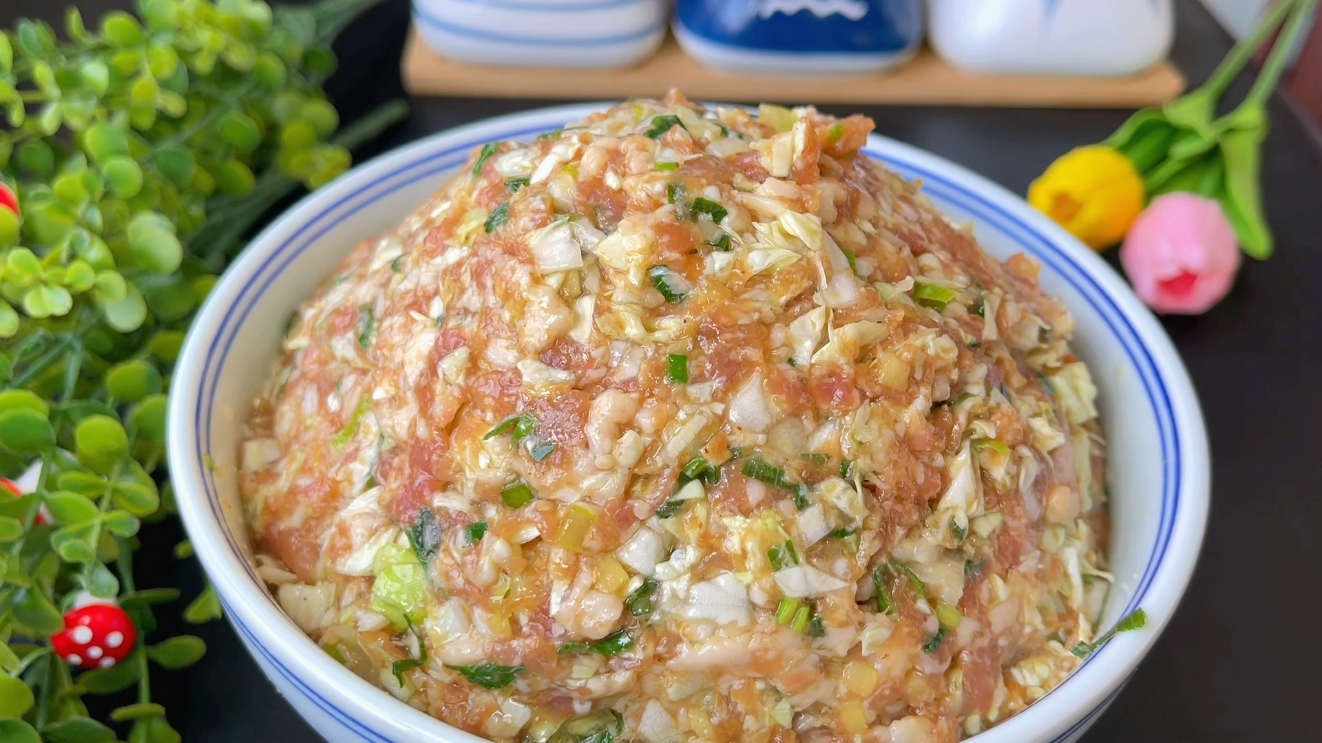 用白菜包饺子怎么调馅,教你一招,不用盐杀水不焯水,馅香味更美