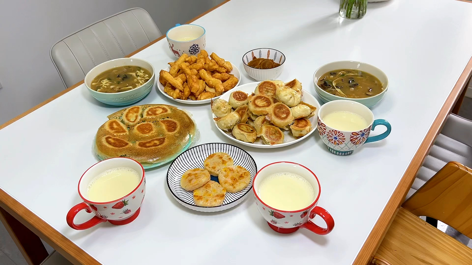 河南人爱吃的早餐:水煎包,胡辣汤,油馍头