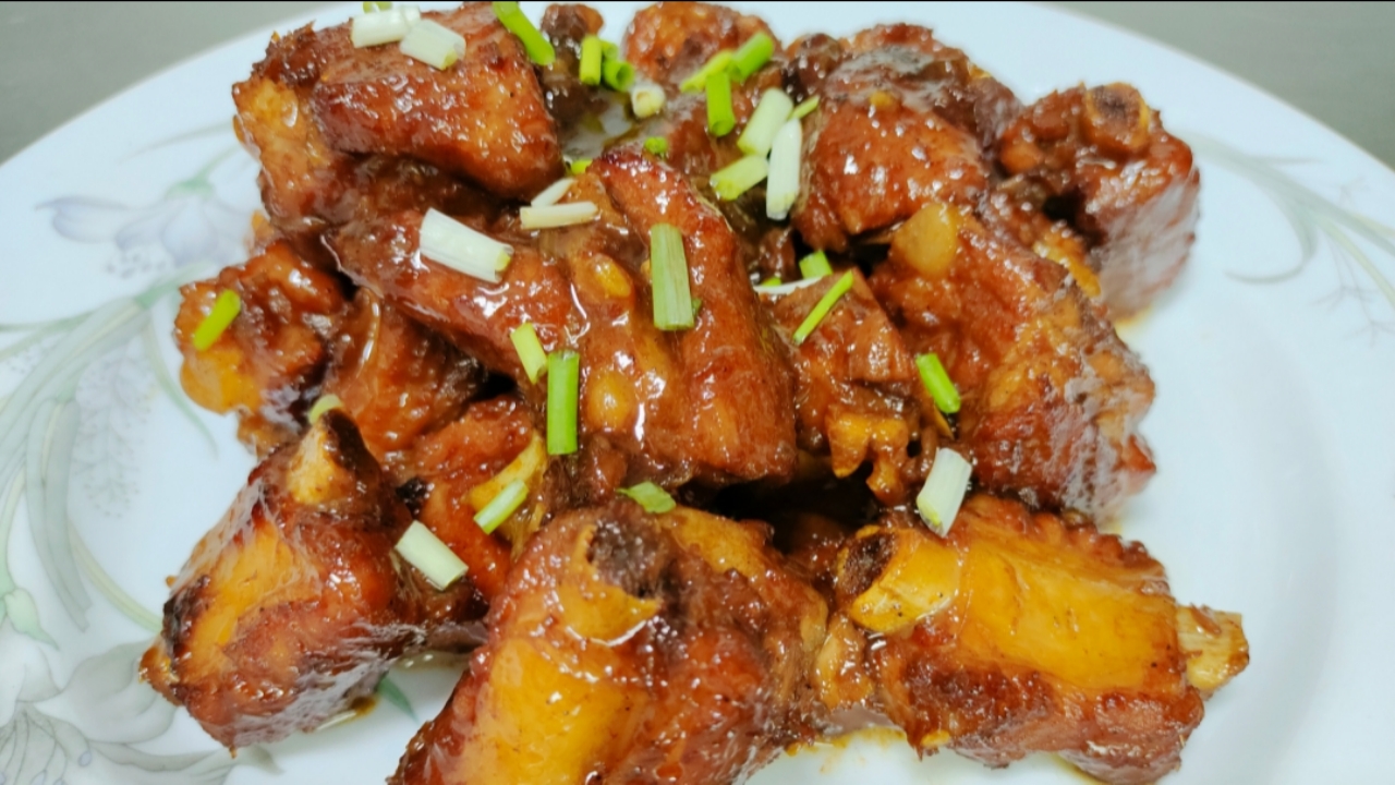 教你经典的红烧排骨做法,色泽红亮,肉质软烂入味易脱骨,太香了