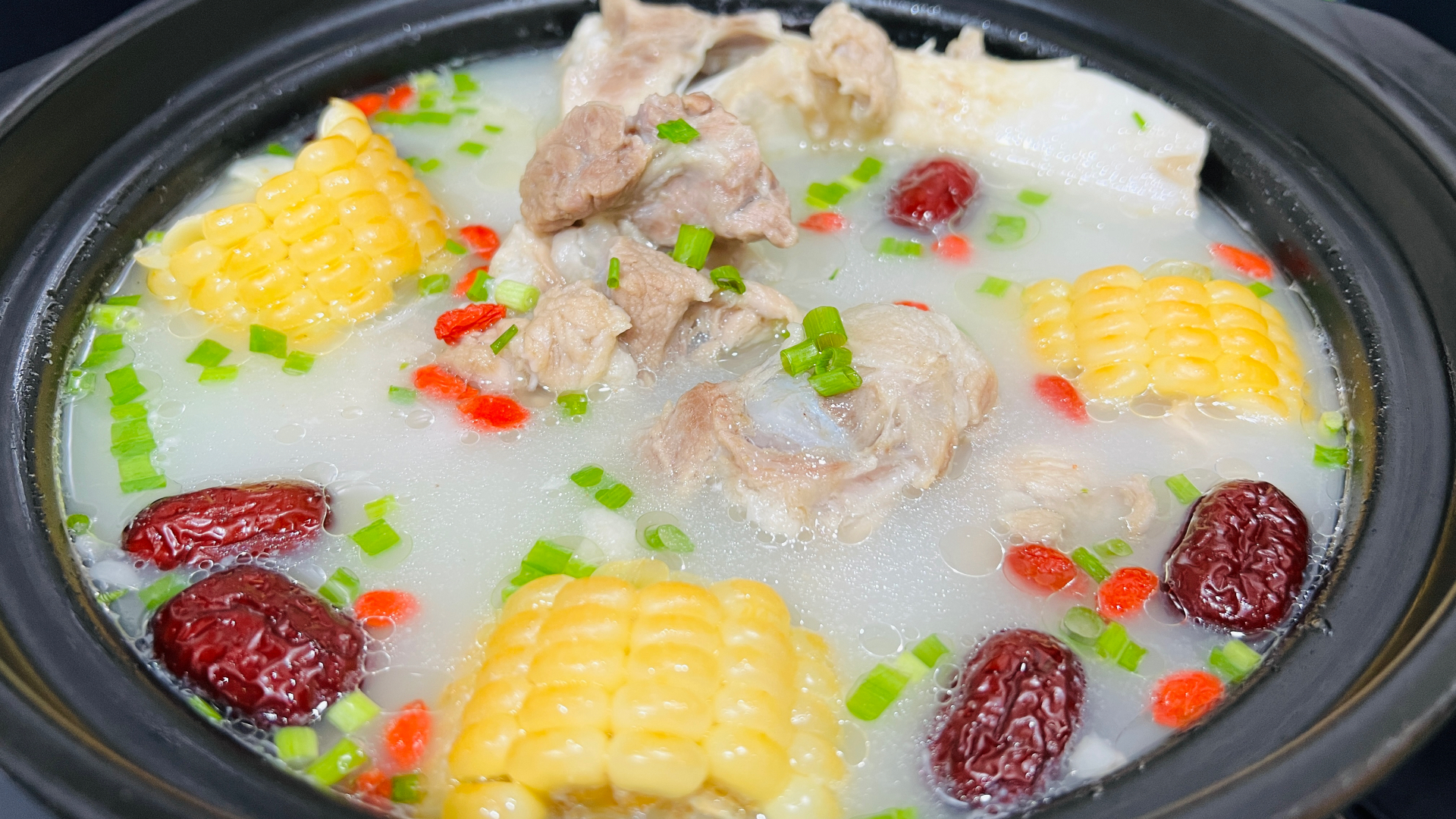 教你炖骨头汤的正确做法，下锅前多加这2步，肉烂汤鲜浓白好喝