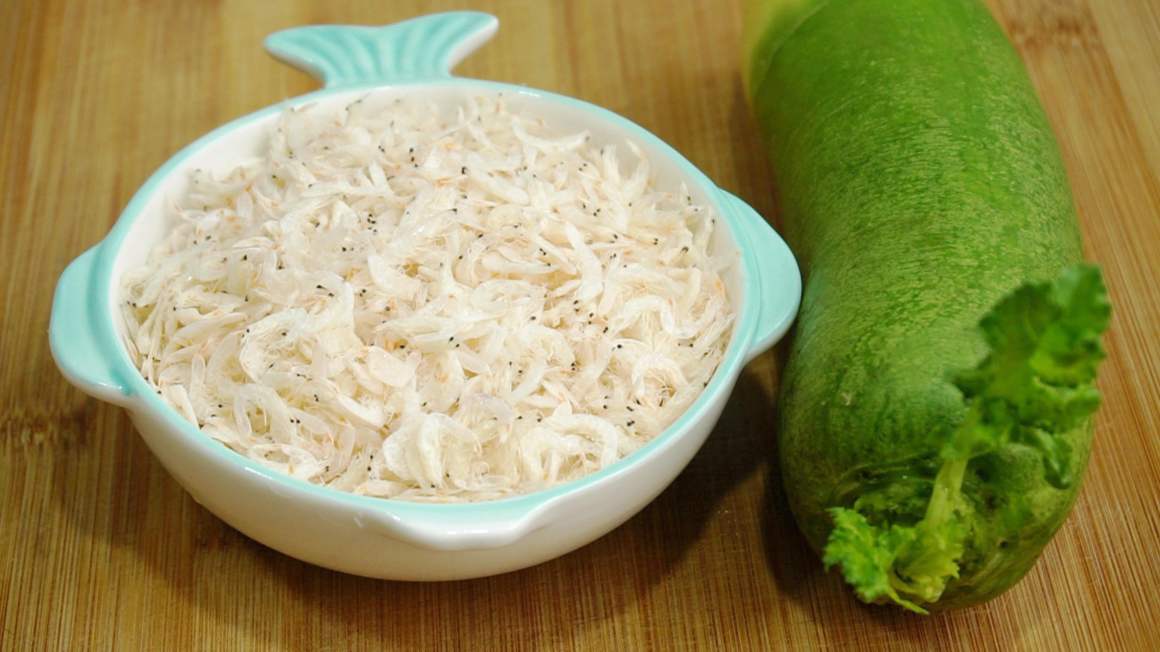 萝卜和虾皮真是绝配，一炒一拌就上桌，简单家常，拿来卷饼特下饭