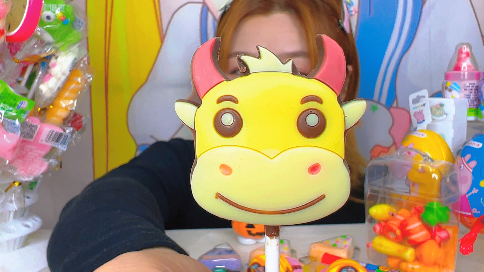 趣味糖果,卡通小牛巧克力棒棒糖,好吃又可爱