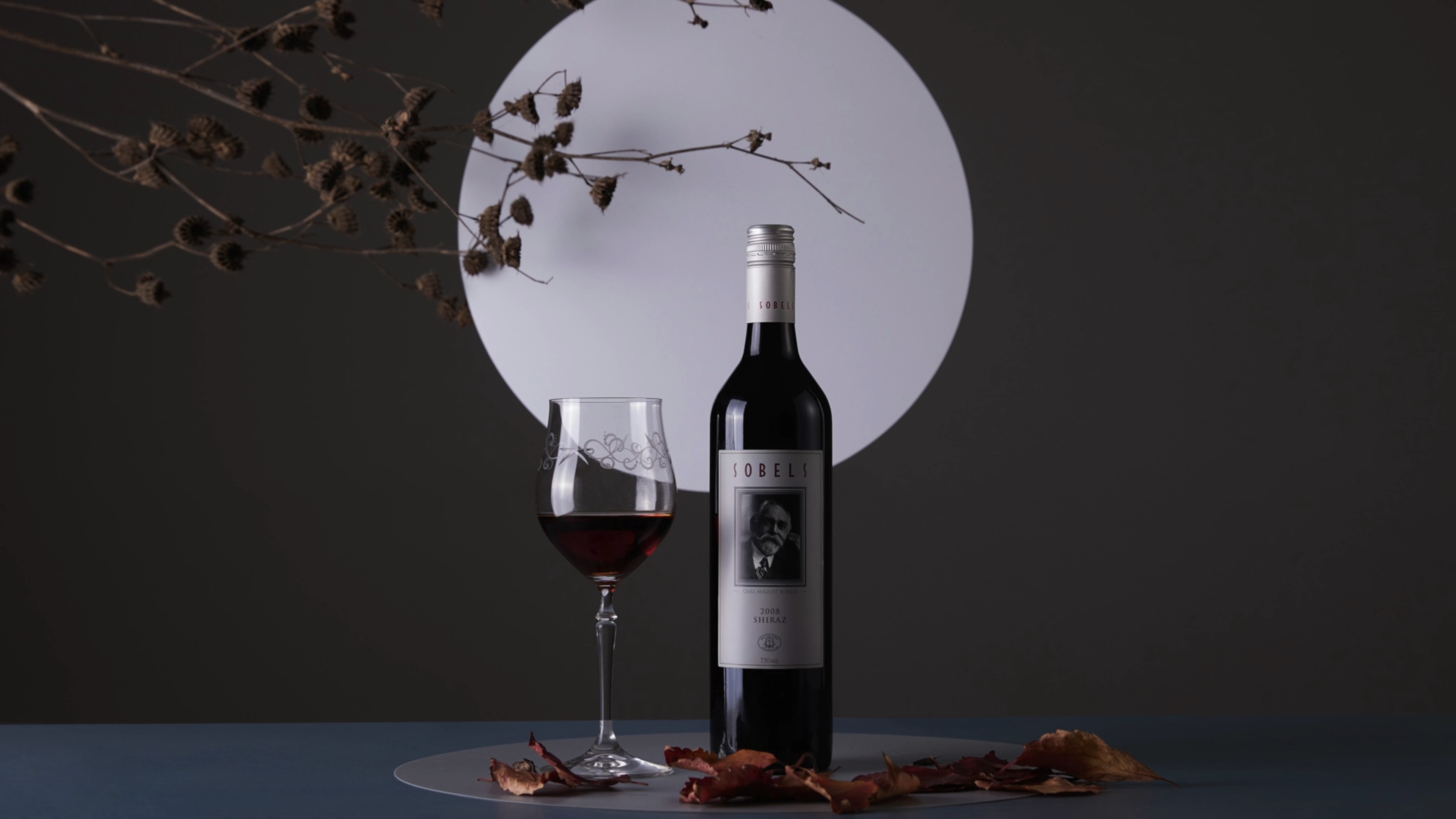 静物摄影竟然拍出带故事情节的照片--红酒与月亮的故事