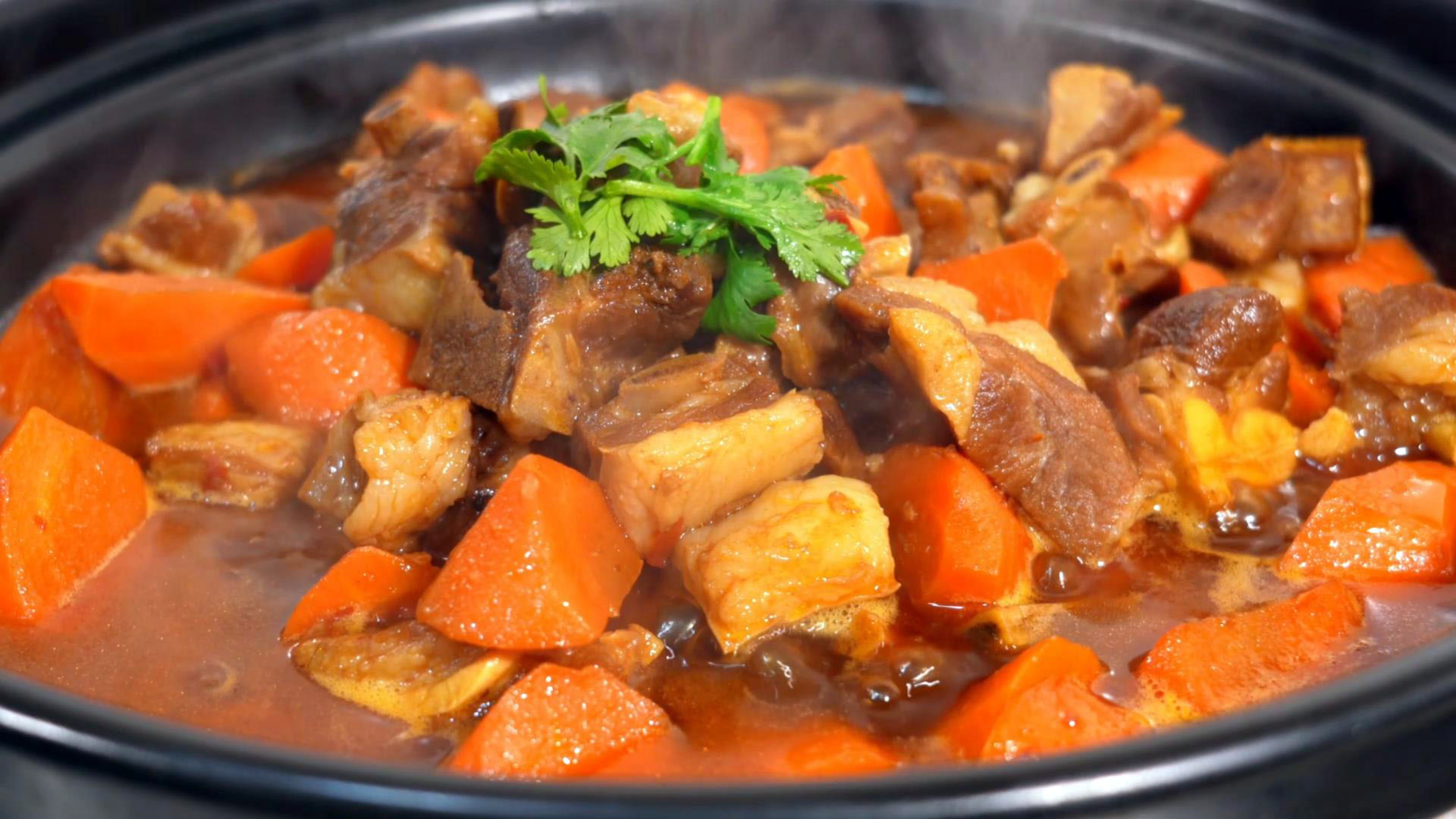 红烧羊肉怎么做才好吃，大厨教你家常做法，汤浓味美软烂入味不膻