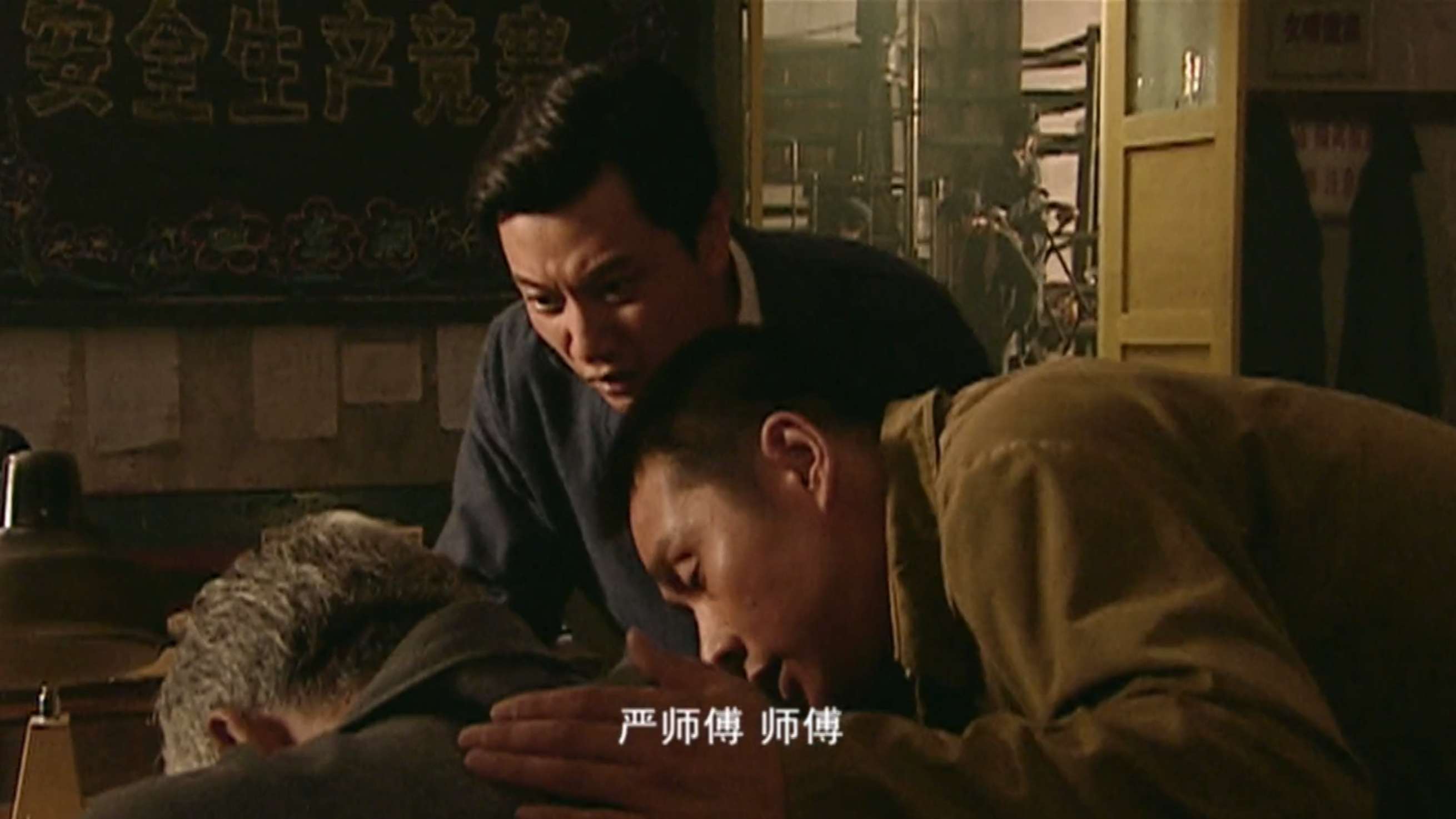 八十年代:小伙被人围殴,师兄多嘴告诉师傅,不料悲剧发生了