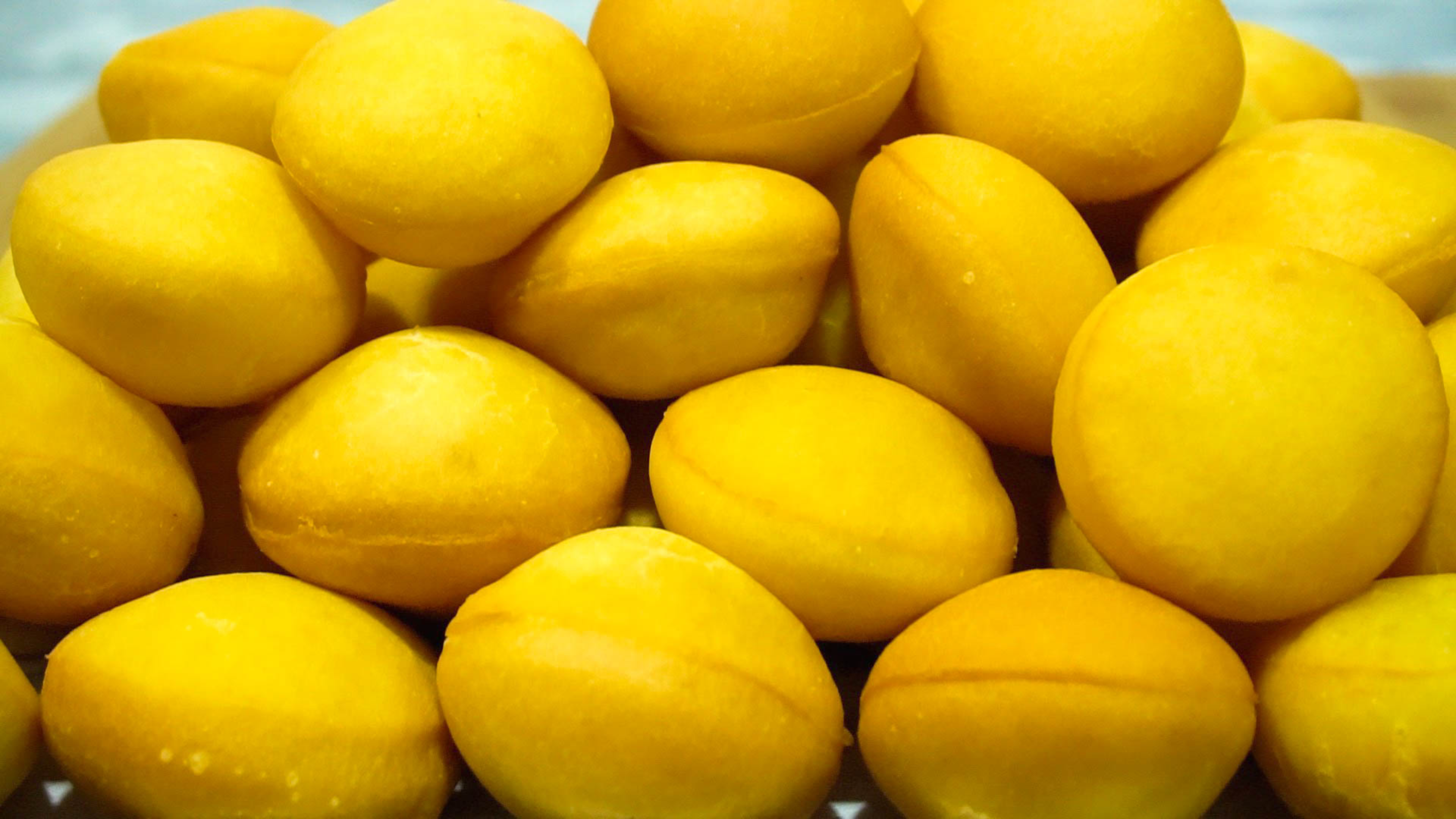 家庭版小面包原来这么简单,不用烤箱,杯子一压就成形,蓬松柔软