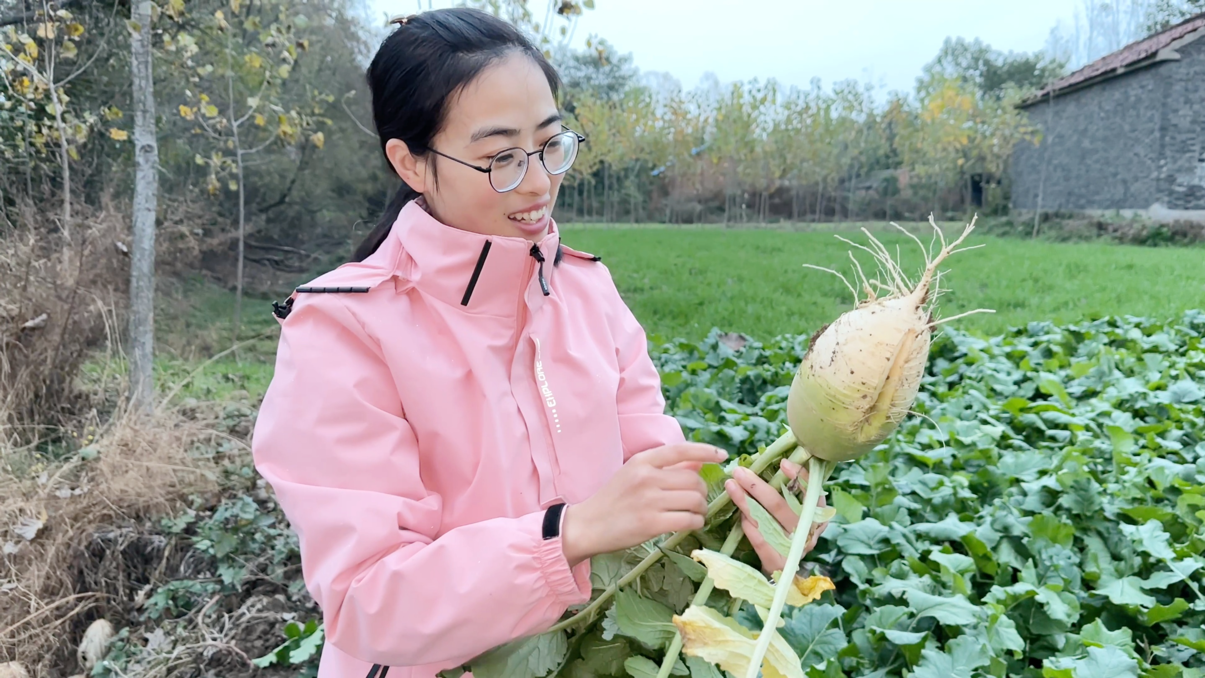 静静用自家萝卜炸丸子,红薯淀粉和面搭配炸的好吃,婆婆越吃越香