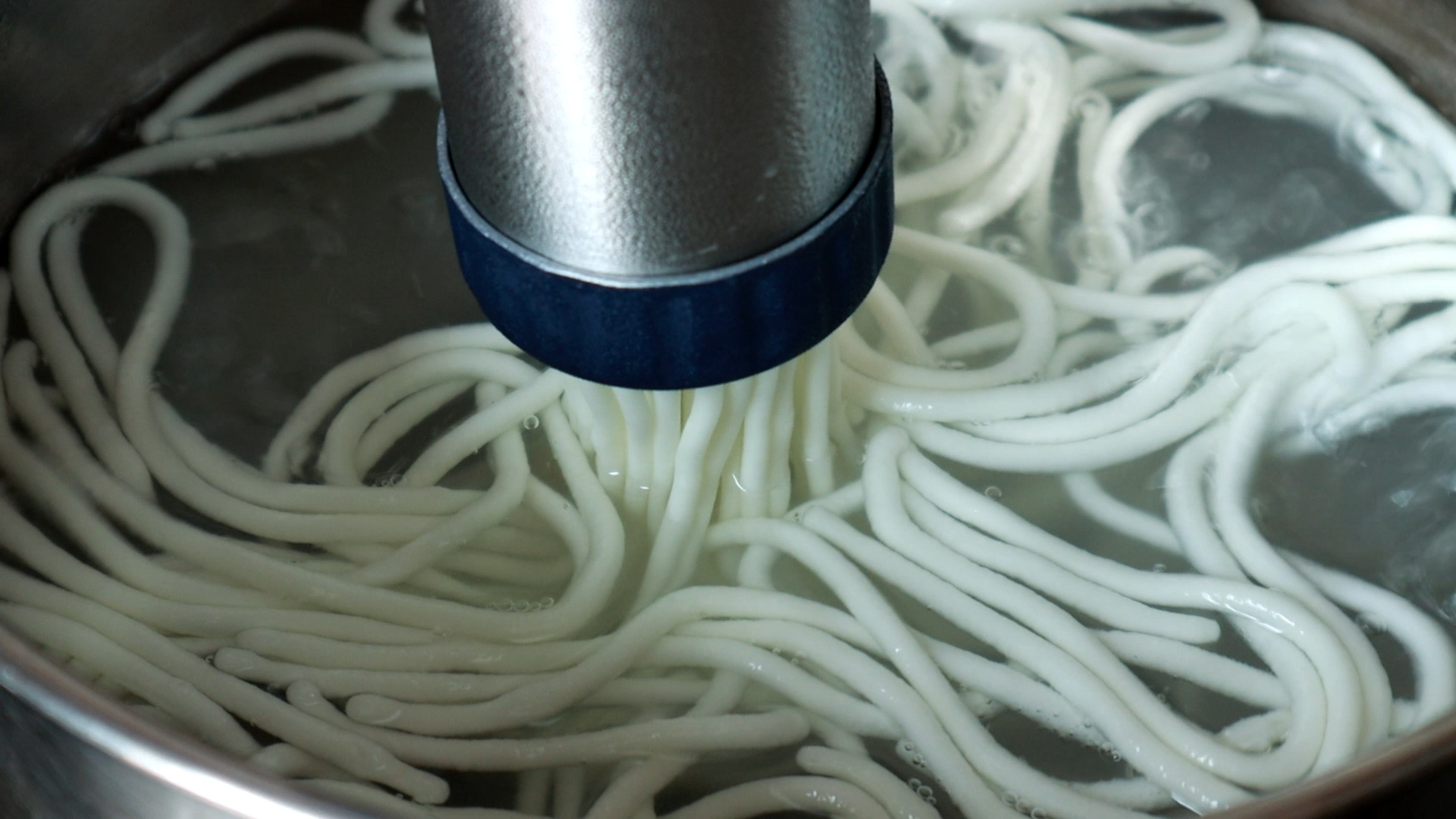 想吃土豆粉不用出去买，手把手教您在家做，劲道爽滑，方法超简单