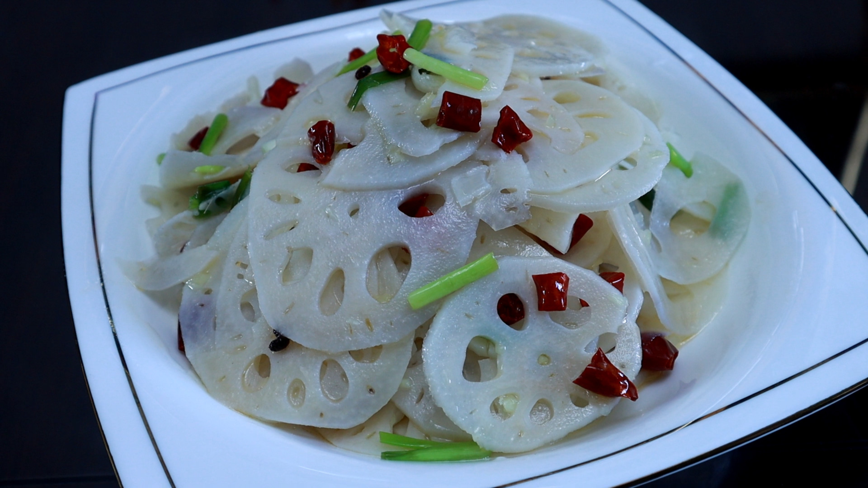 过年了，教你凉拌莲藕好吃的做法，口感清脆爽口，好吃又解腻