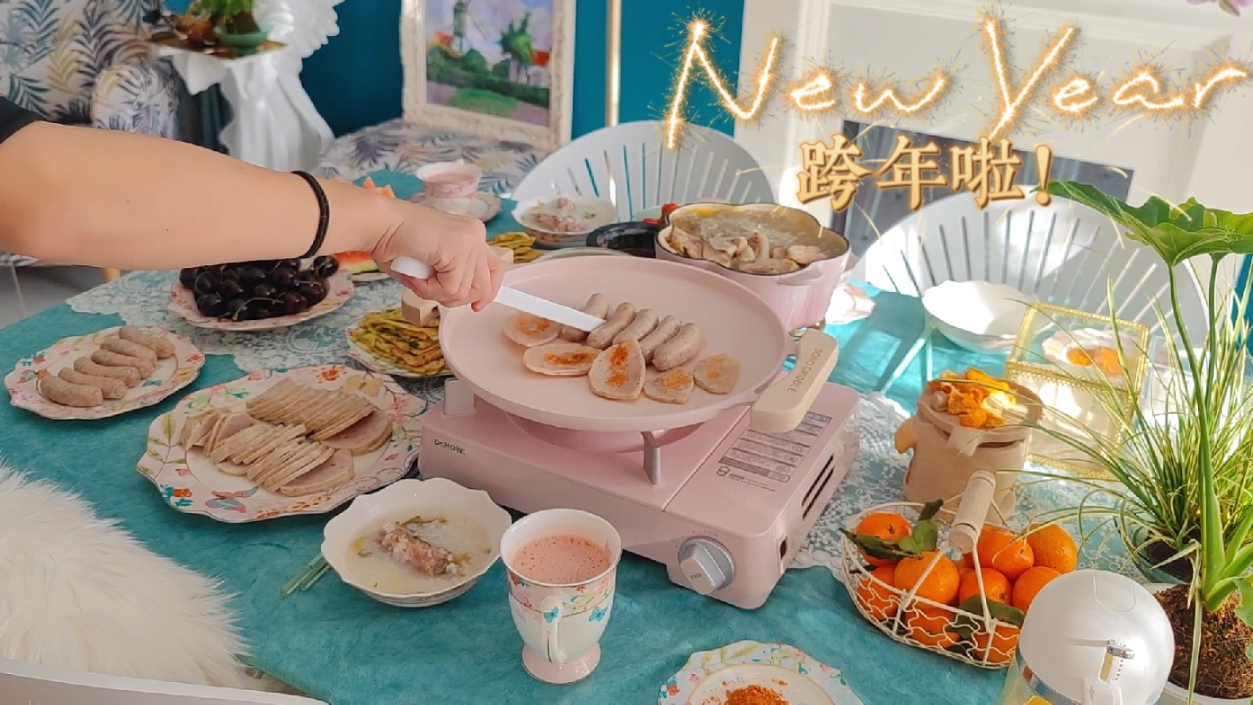 一家三口围坐在一起跨年,吃一顿顿饭!空气炸锅烤香蕉太好吃了!