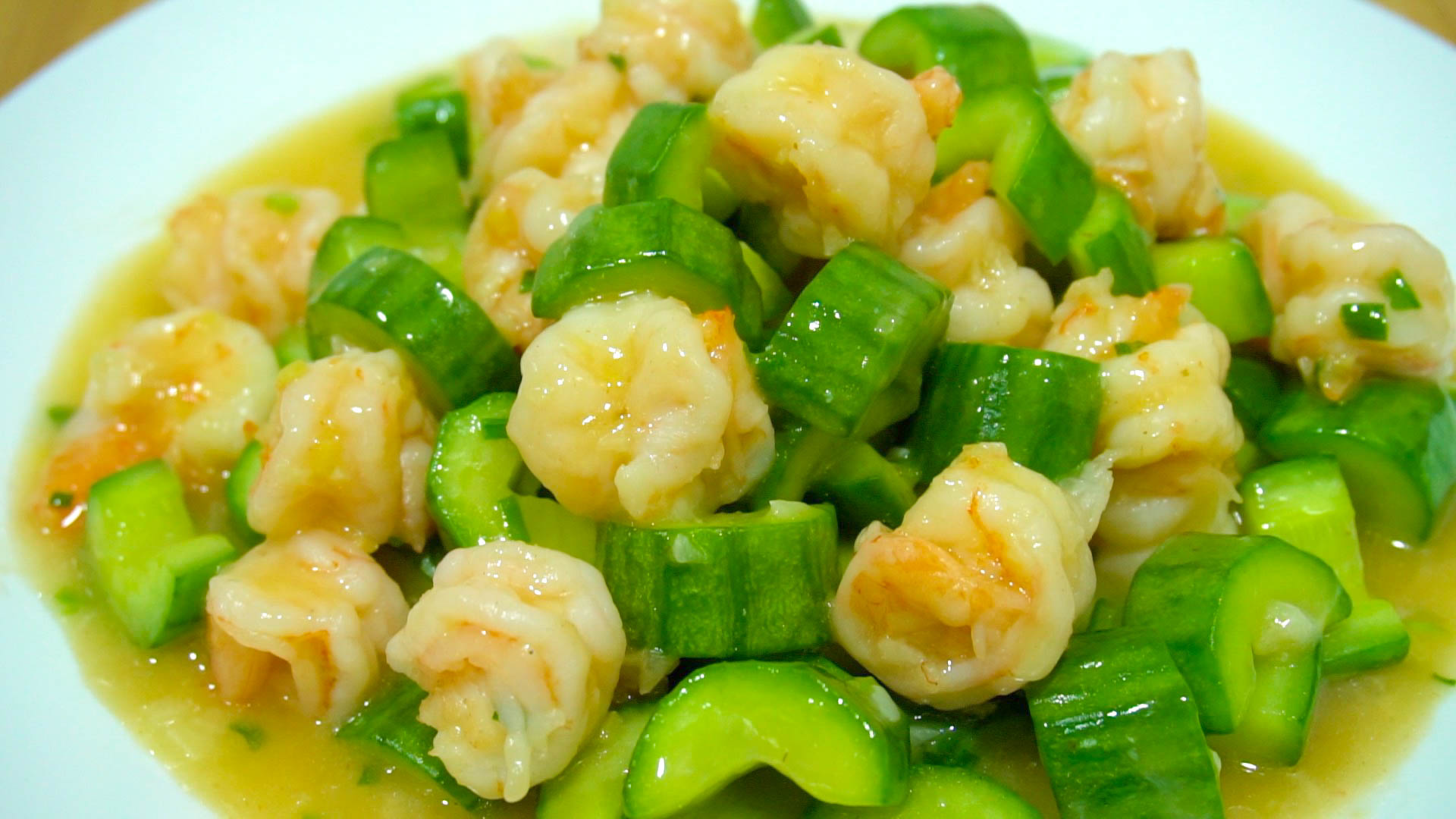 清炒虾仁有窍门，记住2个小技巧，虾仁饱满滑嫩，挑食孩子也爱吃