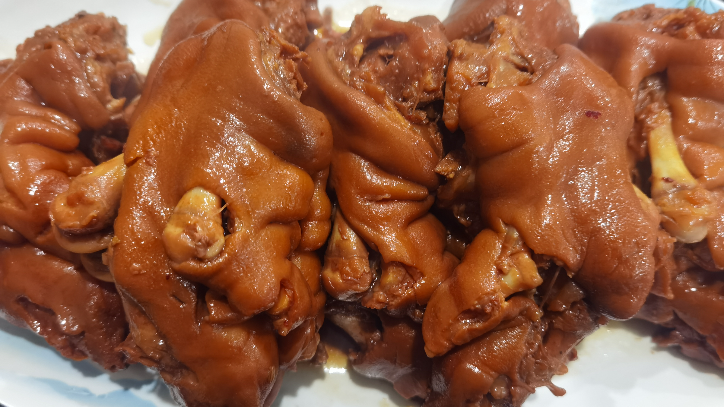 在你的记忆里,春节必吃的家乡味是什么?东北酱猪蹄的美味做法!