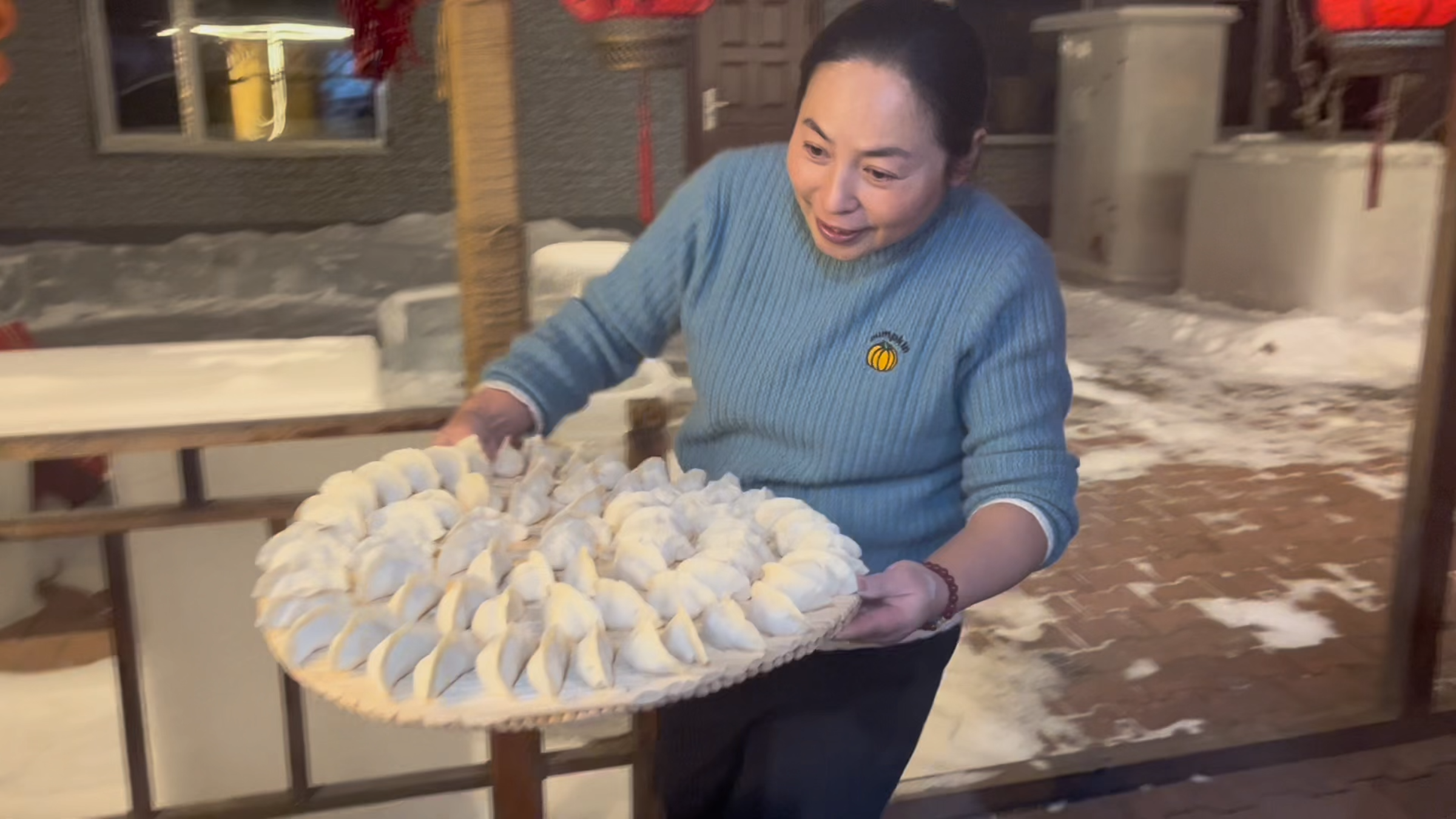 东北农村猫冬一天2顿饭，为啥喜欢包冻饺子，好吃方便