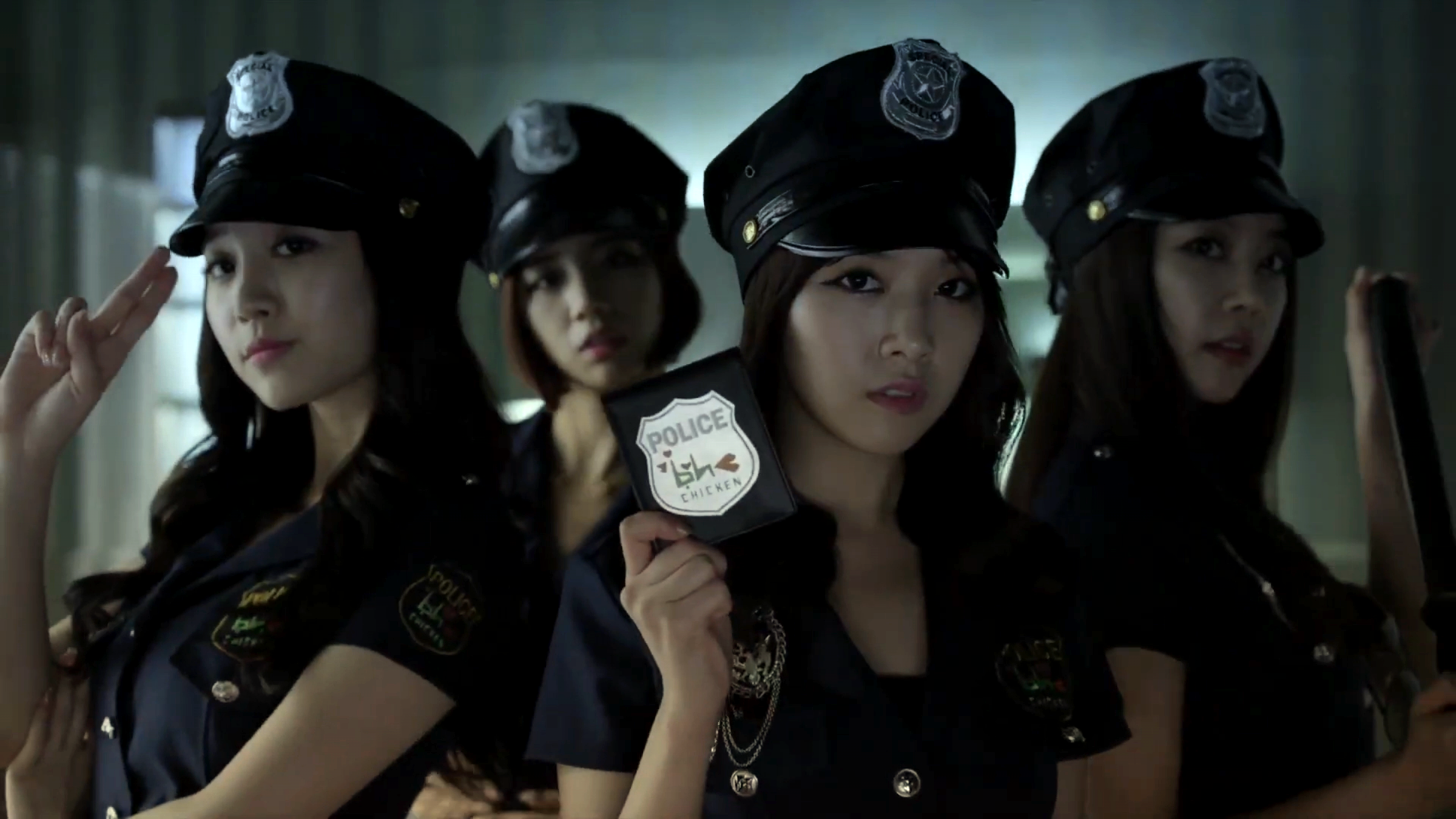 【广告花絮】韩国女团Girl's Day化身性感女警代言炸鸡广告!