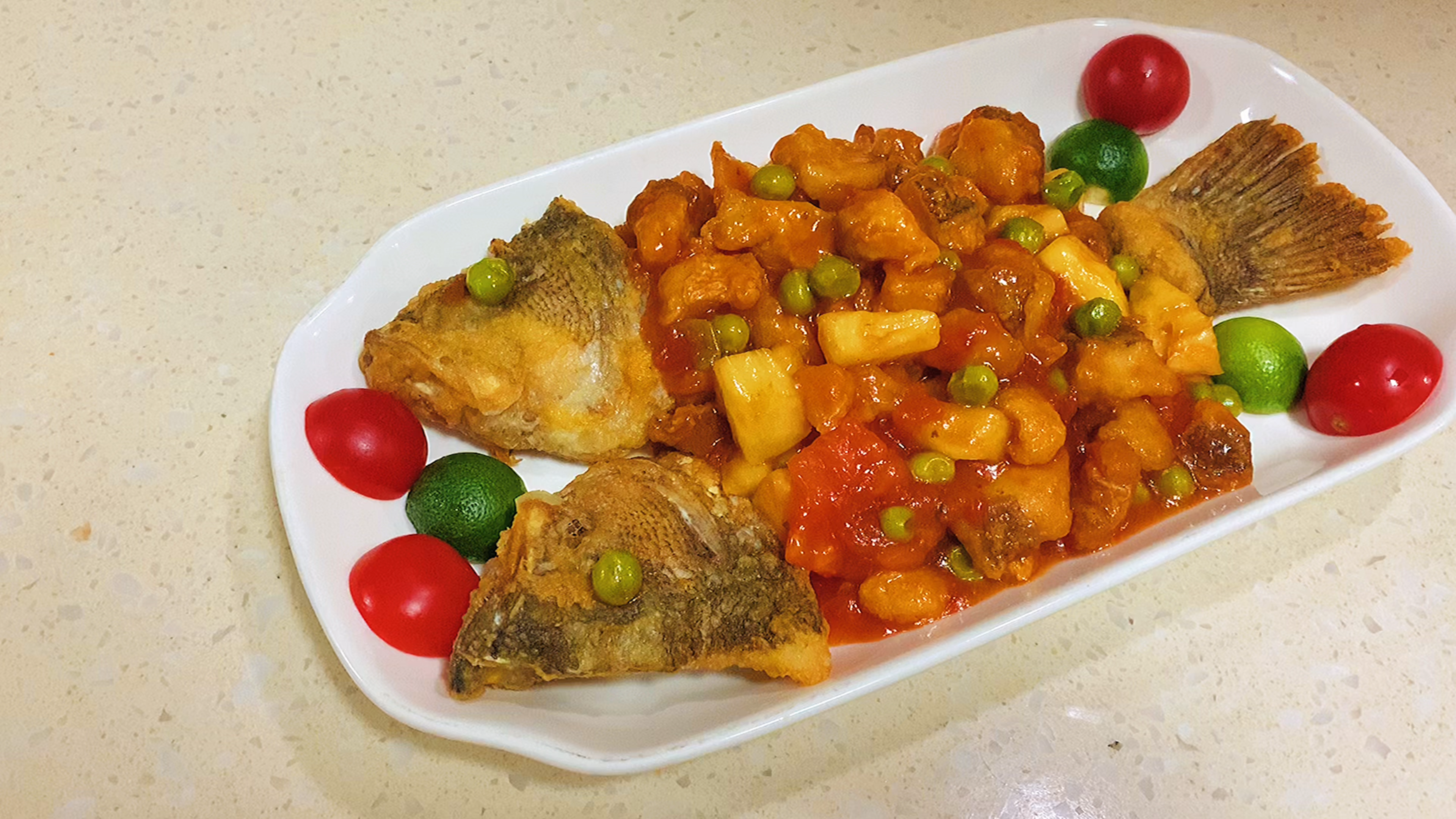 年夜饭的餐桌上来个果香糖醋鱼吧!酸甜酥香,好看好吃好意头