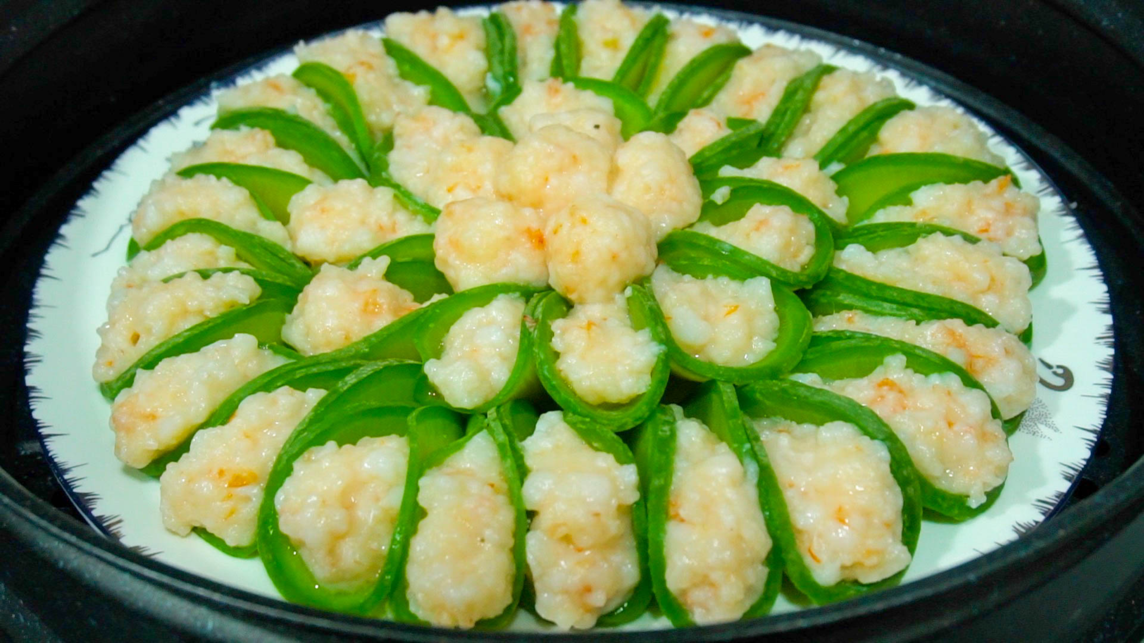 大虾和萝卜是绝配，教你从没吃过的做法，年夜饭做一盘，好看好吃