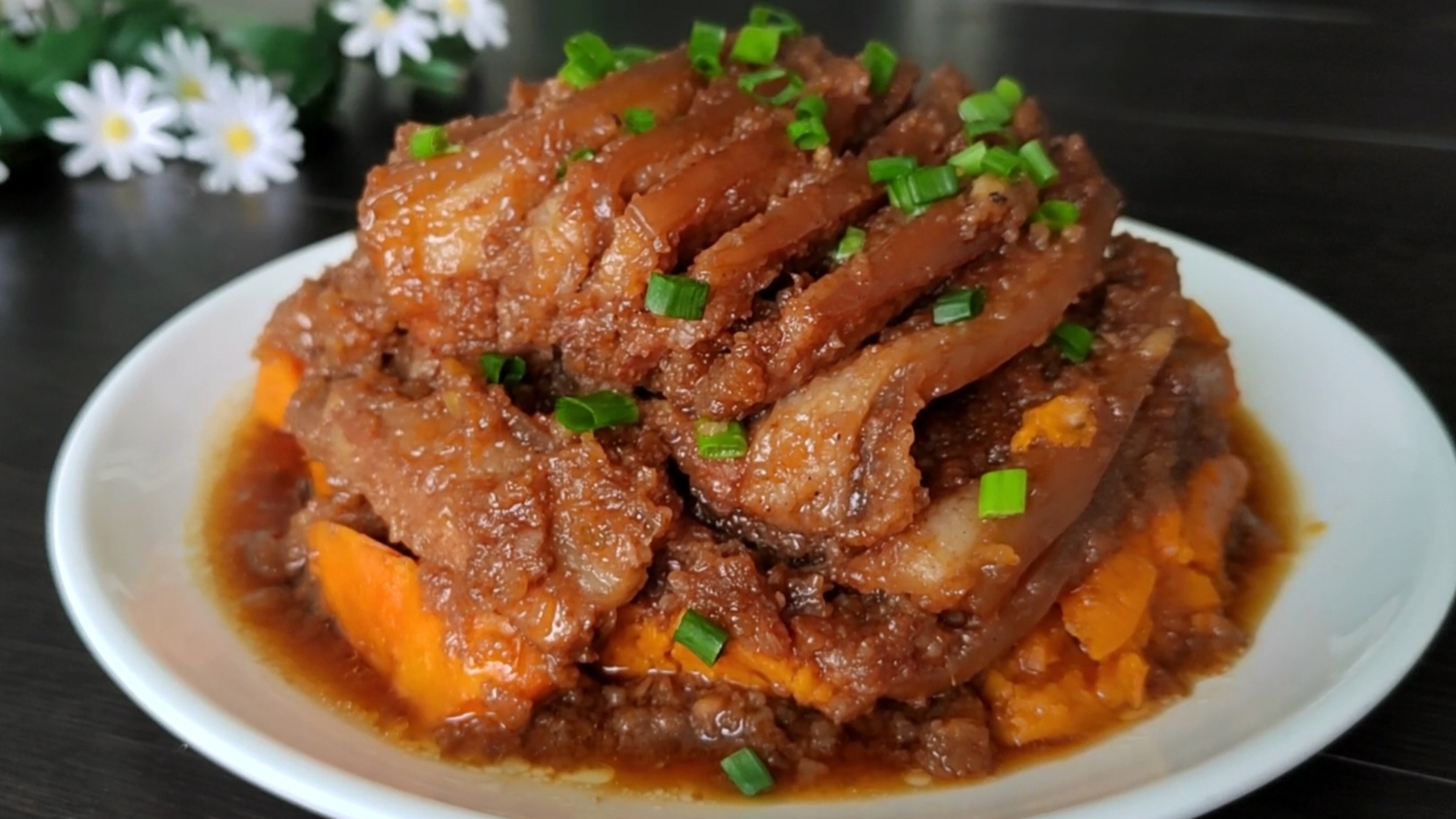 陕西特色美食粉蒸肉,五香咸鲜回甜,口感软糯米粉油润,太香了