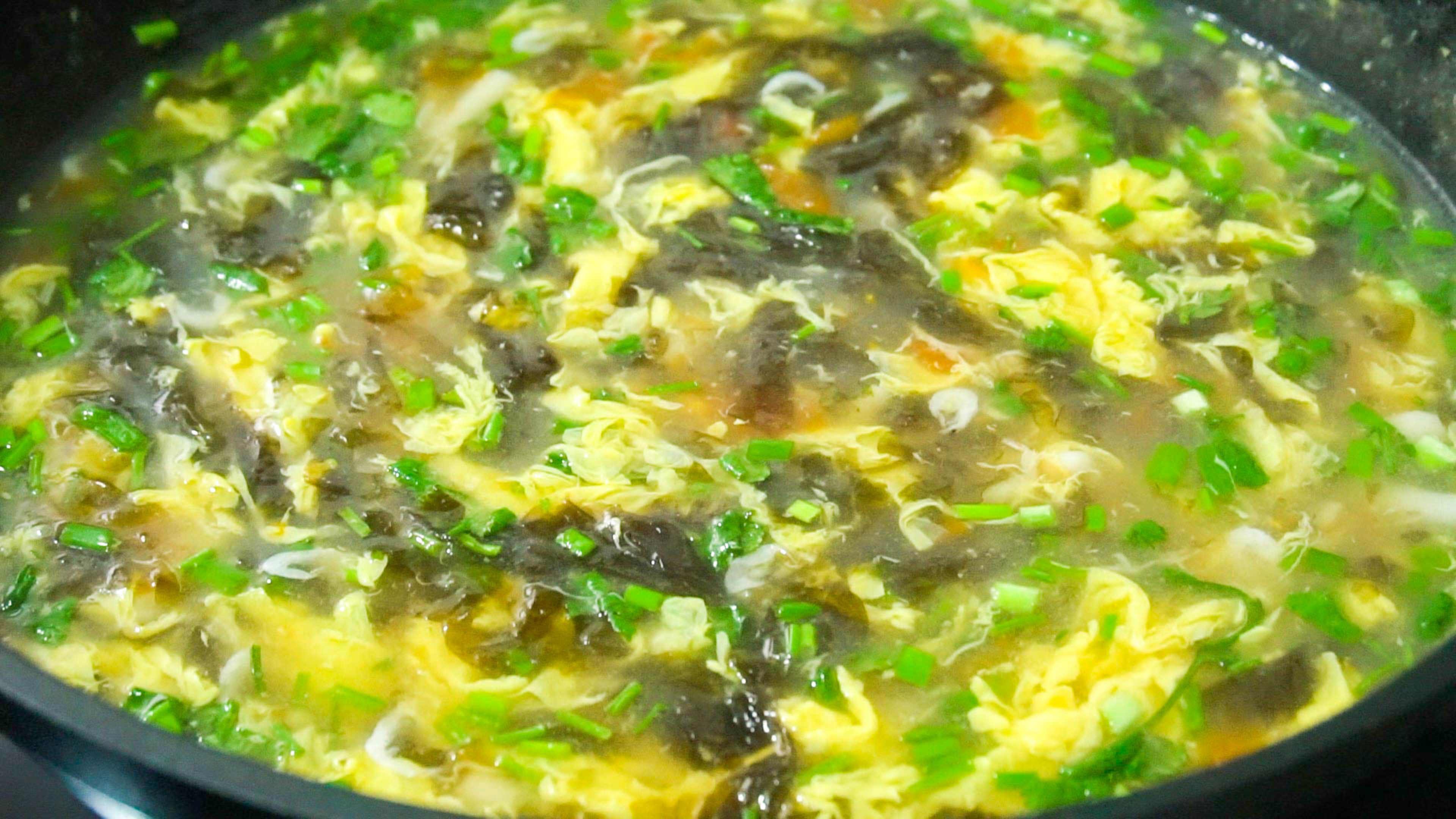 大鱼大肉吃腻了,给家人做这锅汤,成本不到5元,5分钟就能搞定