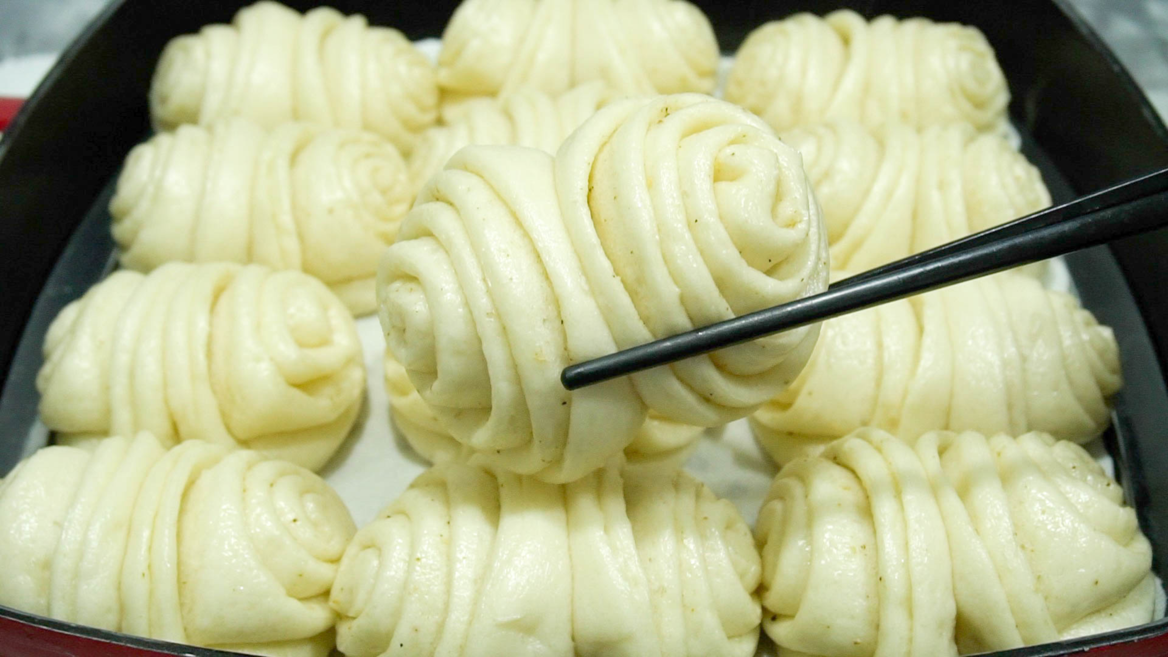 做花卷别只用面粉，加2个土豆，筷子一压就搞定，比面包蓬松喧软