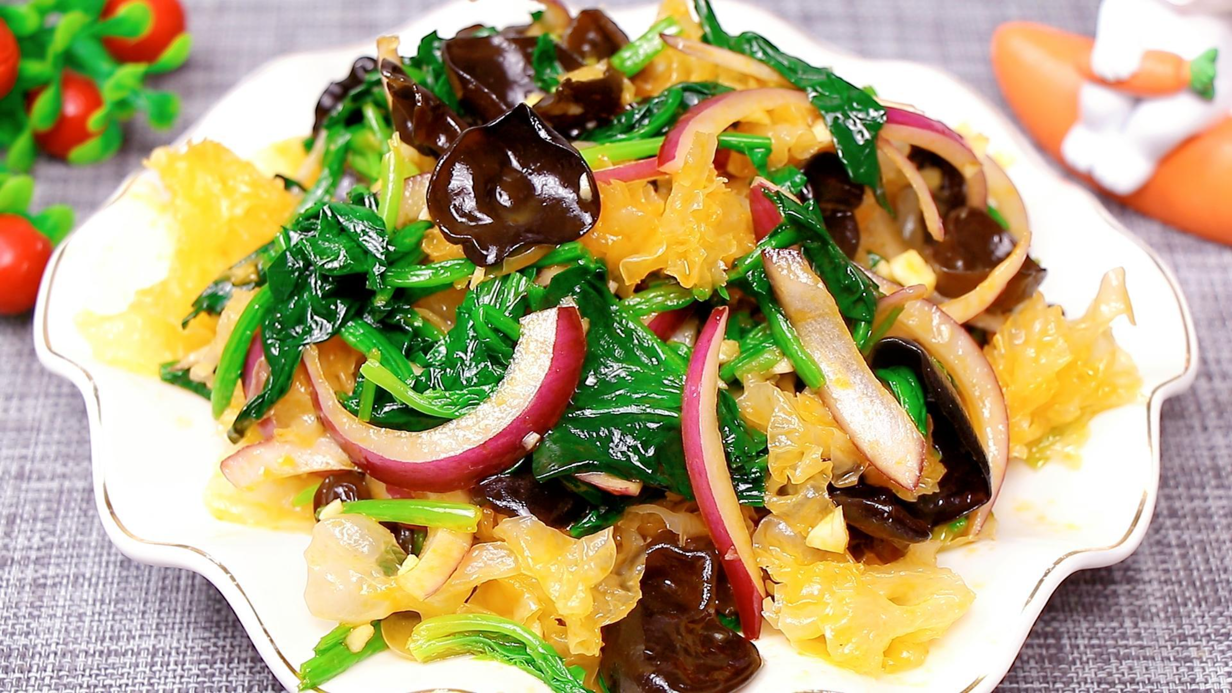 凉拌菠菜怎样做好吃?关键在制作方法和料汁上,这样做爽口开胃