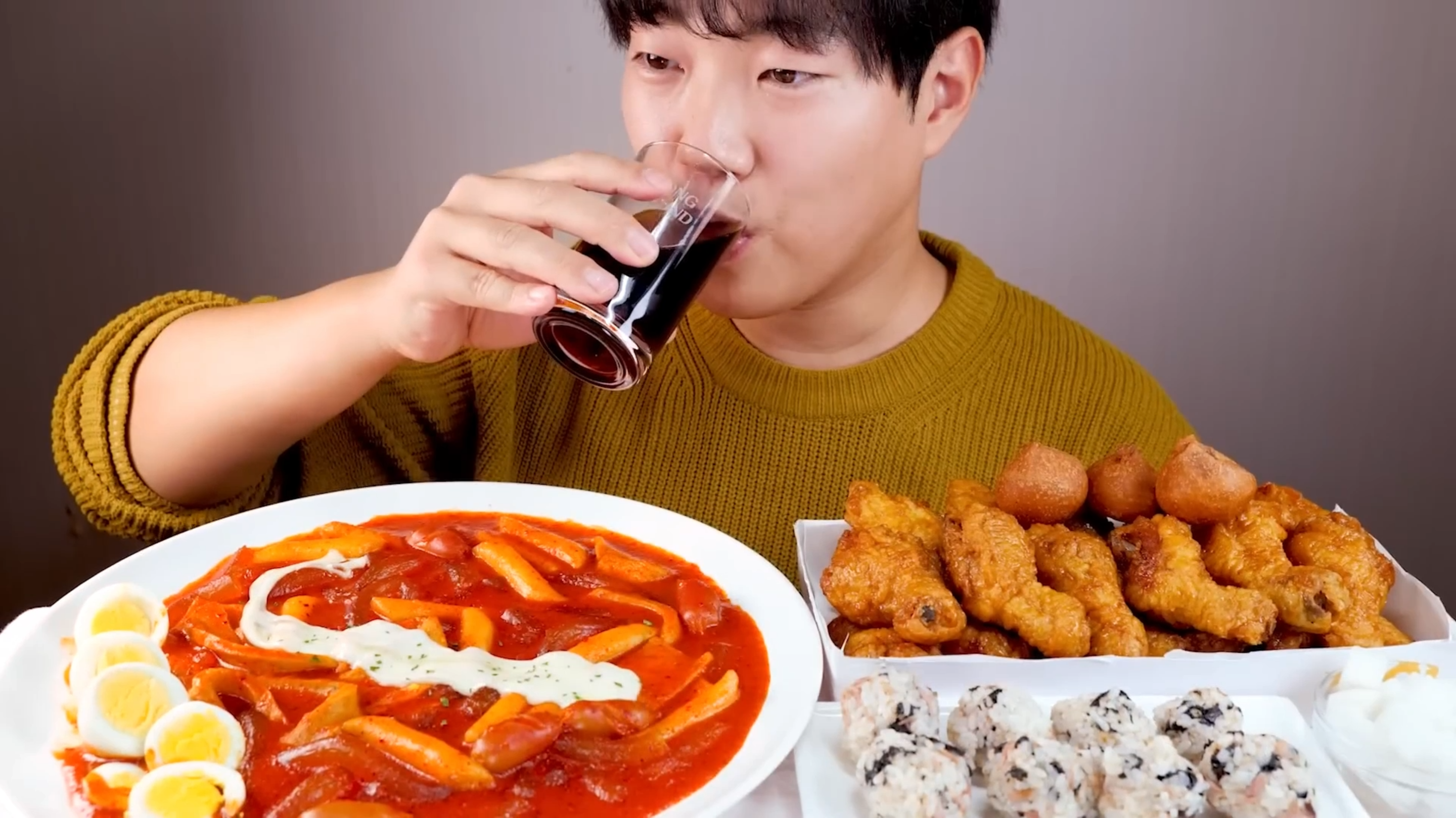 【HONG SOUND 】我吃了辛辣的辣炒年糕和蜂蜜鸡肉