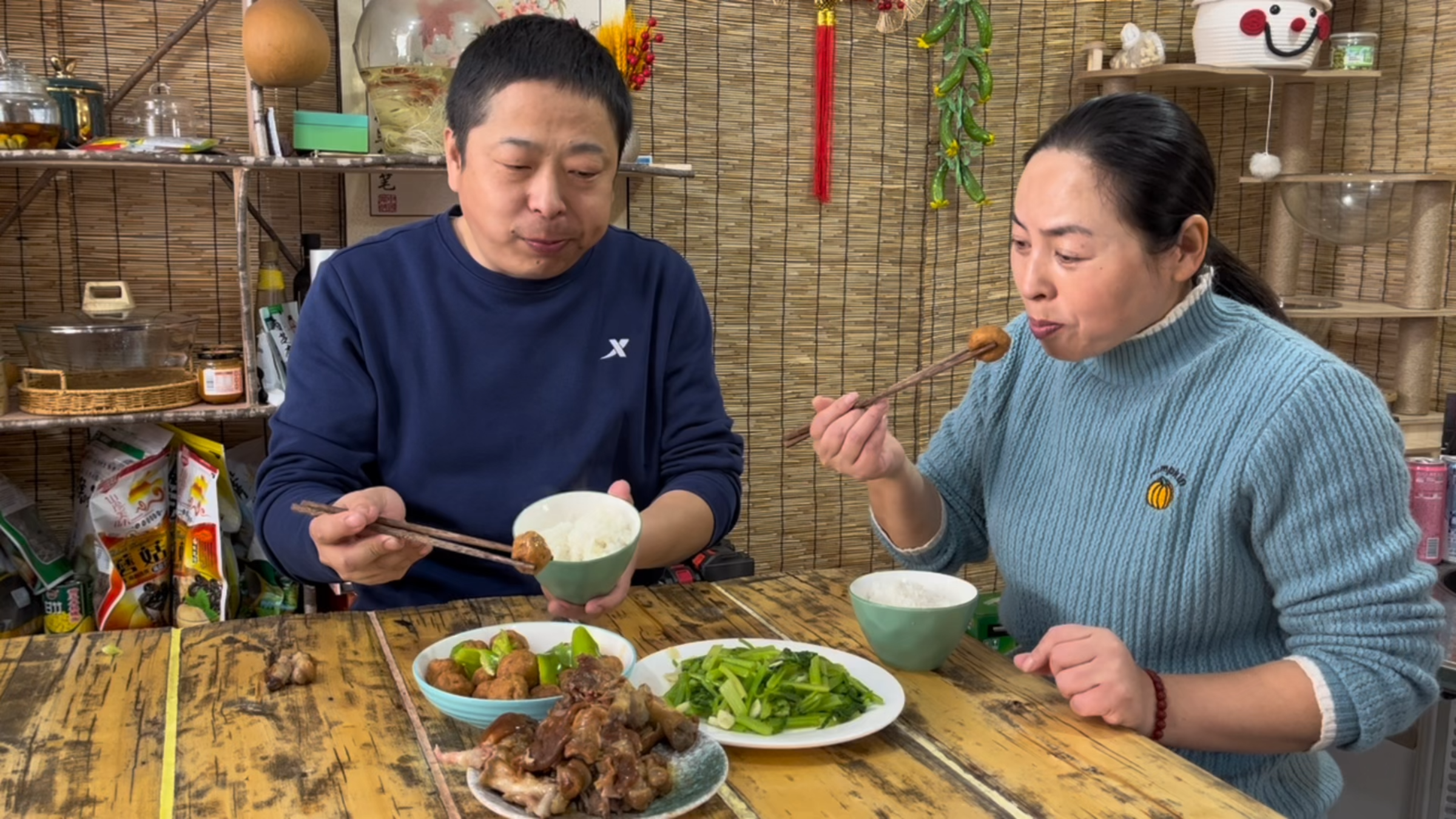 东北2月中旬下大雪,翠花做素菜涛哥显不满,最后1个菜上桌笑开颜