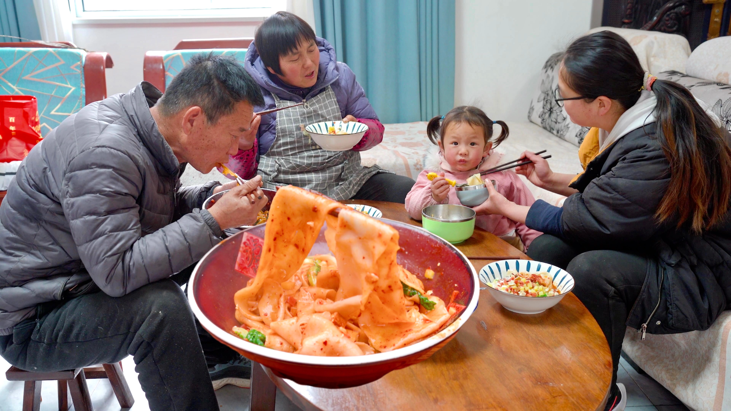 陕西特色面食-biangbiang面，热油一泼，我看饿了！