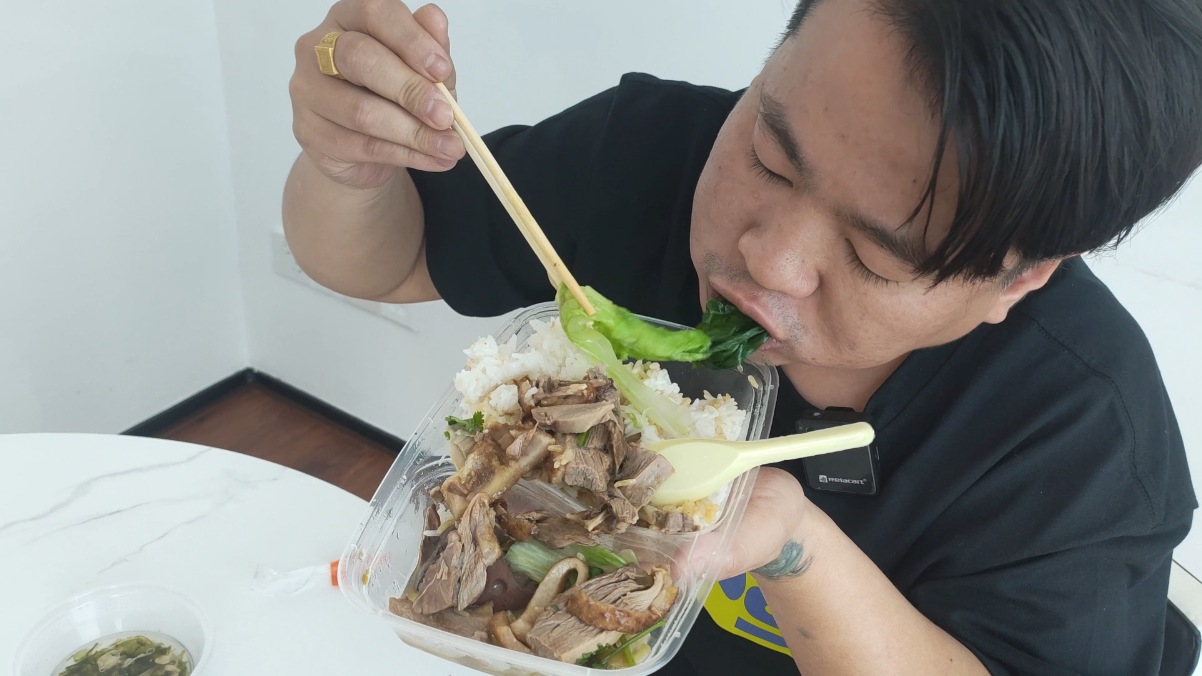 一碗广东烧鸭饭 吃出男人的浪漫呀