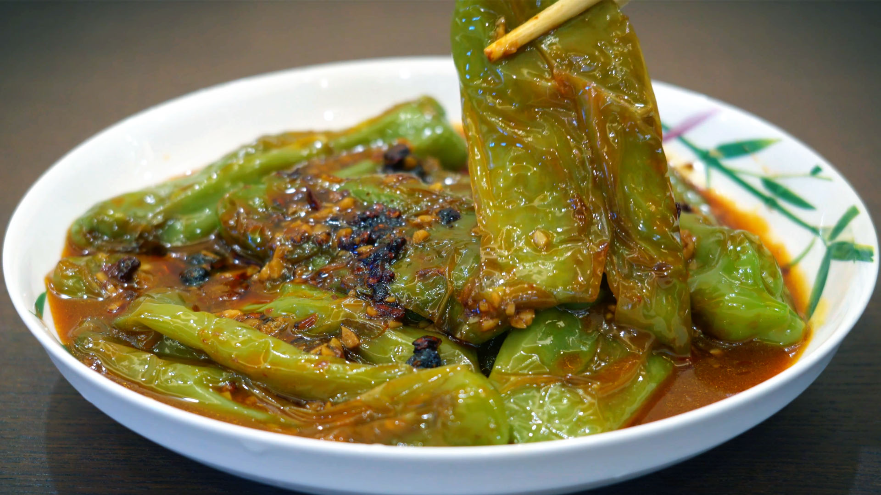 虎皮青椒怎么炒香辣入味好吃?一碗好吃的料汁是关键,好吃不油腻