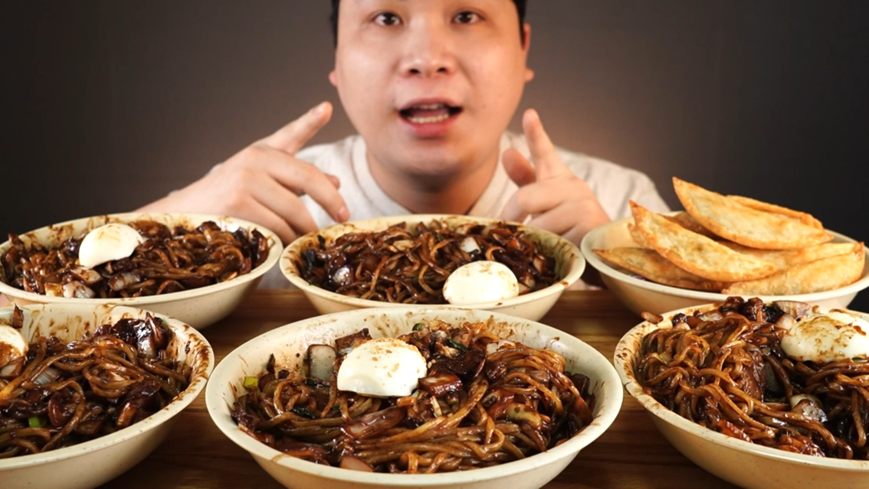 【ddeonggaeTV韩国吃播】五碗粗糙的酱油和饺子和糖饺子~!!