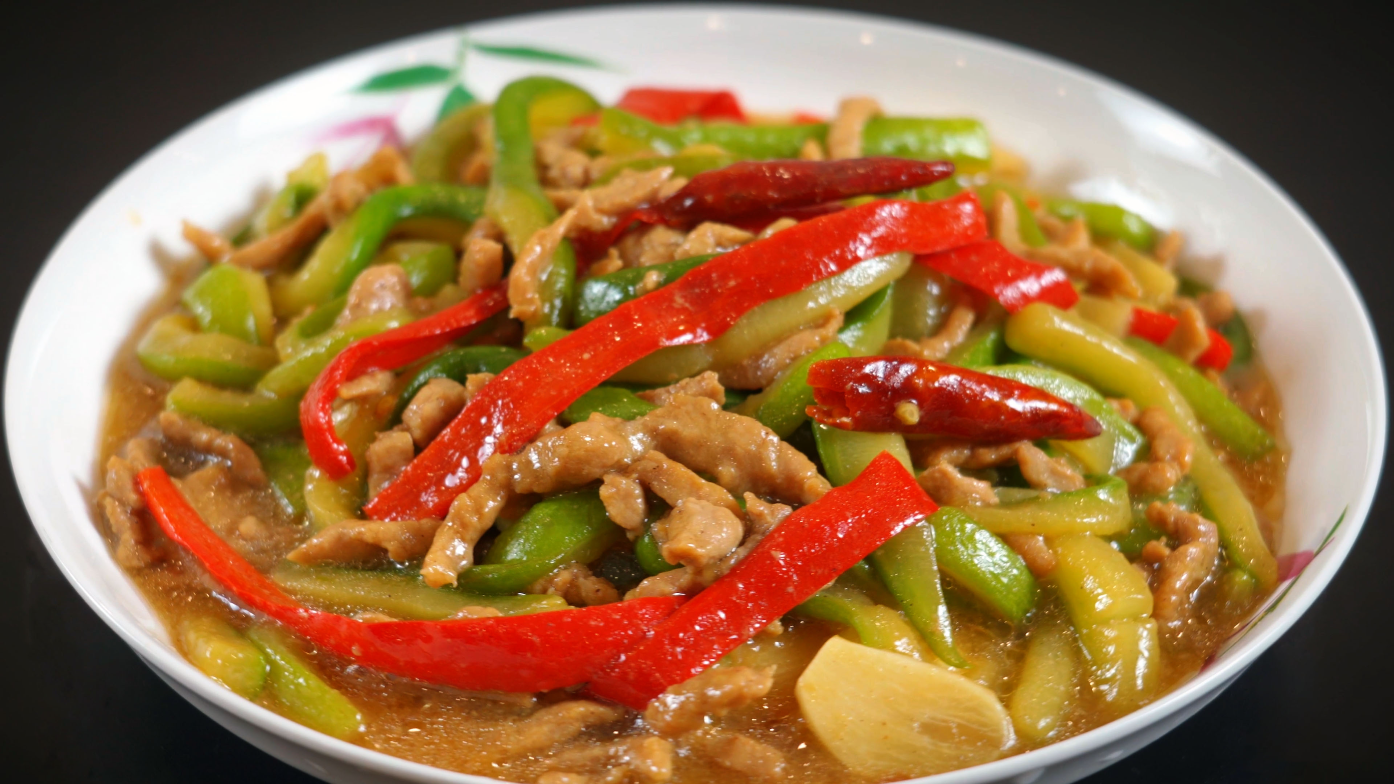 西葫芦炒肉怎么做才好吃?不要直接炒,多做一步,清脆爽口又好吃