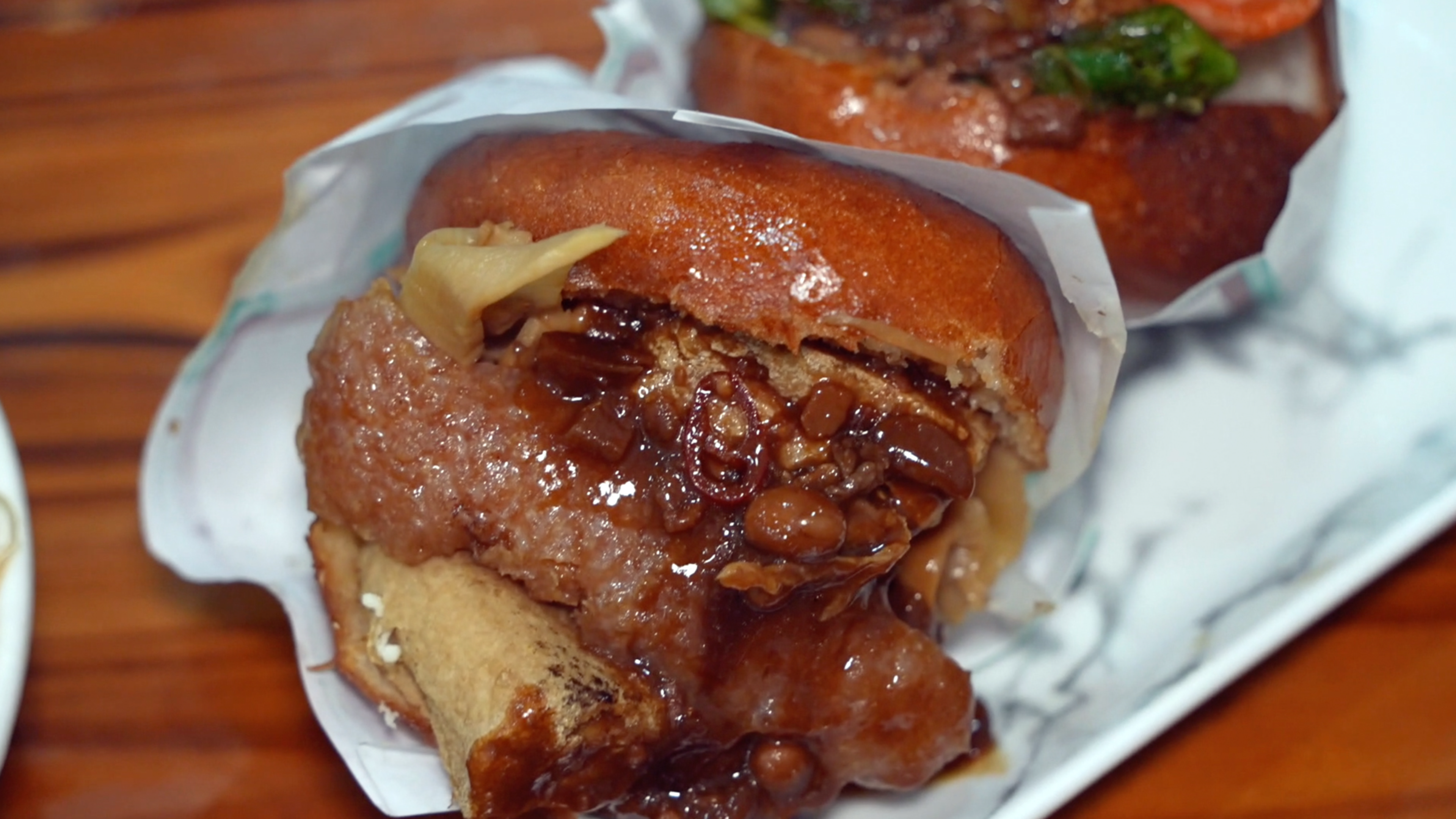 寻觅小时候的美味,油炸馒头夹臭豆腐,炒粉干,金华传统美食!