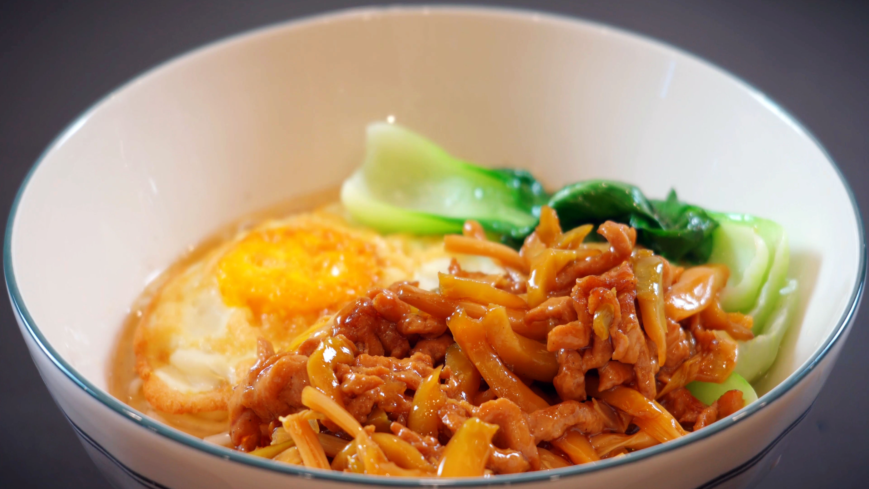 面条简单好吃的做法,天天吃都不腻,香辣开胃榨菜肉丝面家常做法