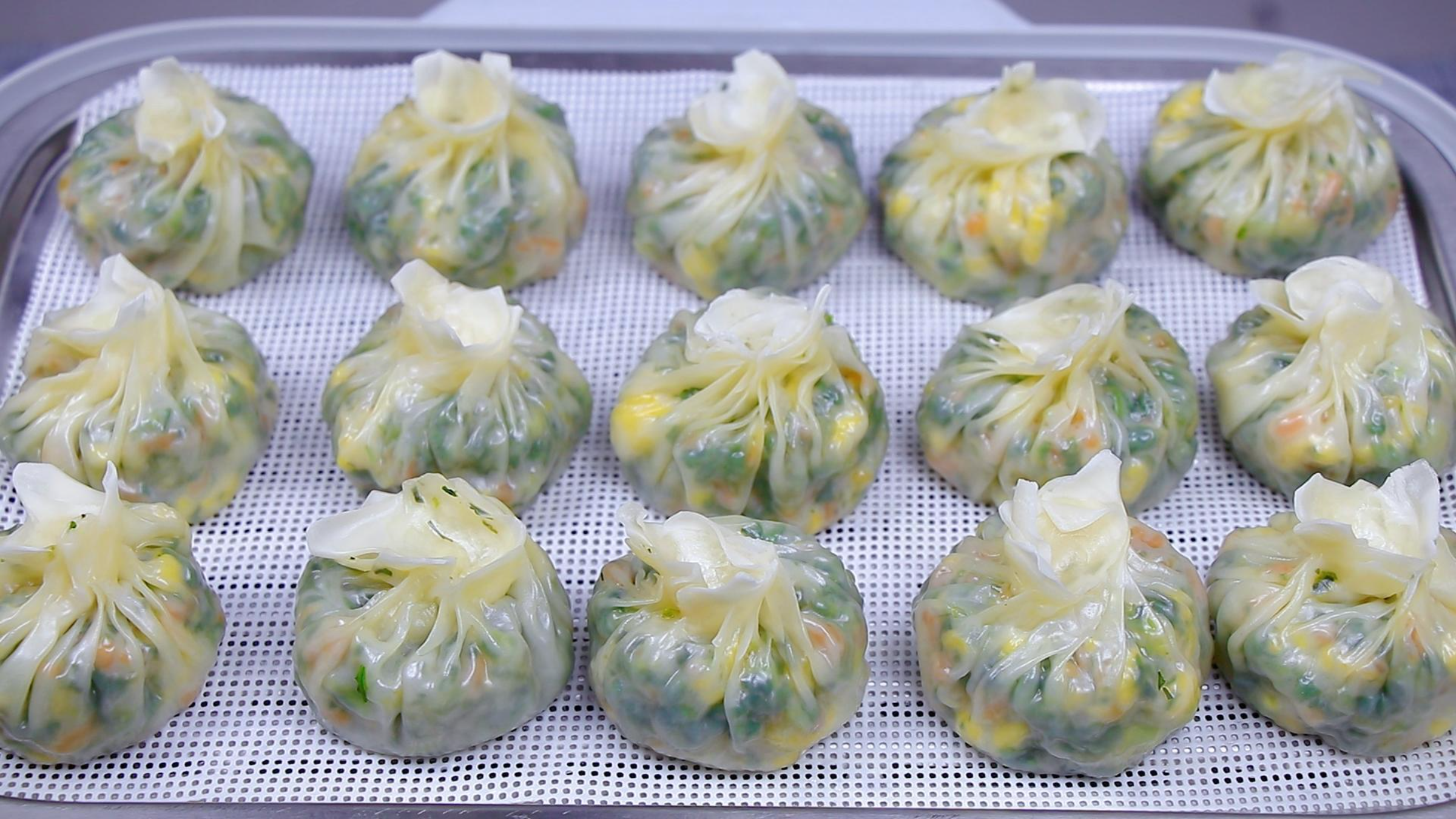 春天不要错过荠菜这个做法，不揉面不醒发，皮薄鲜香，全家都爱吃