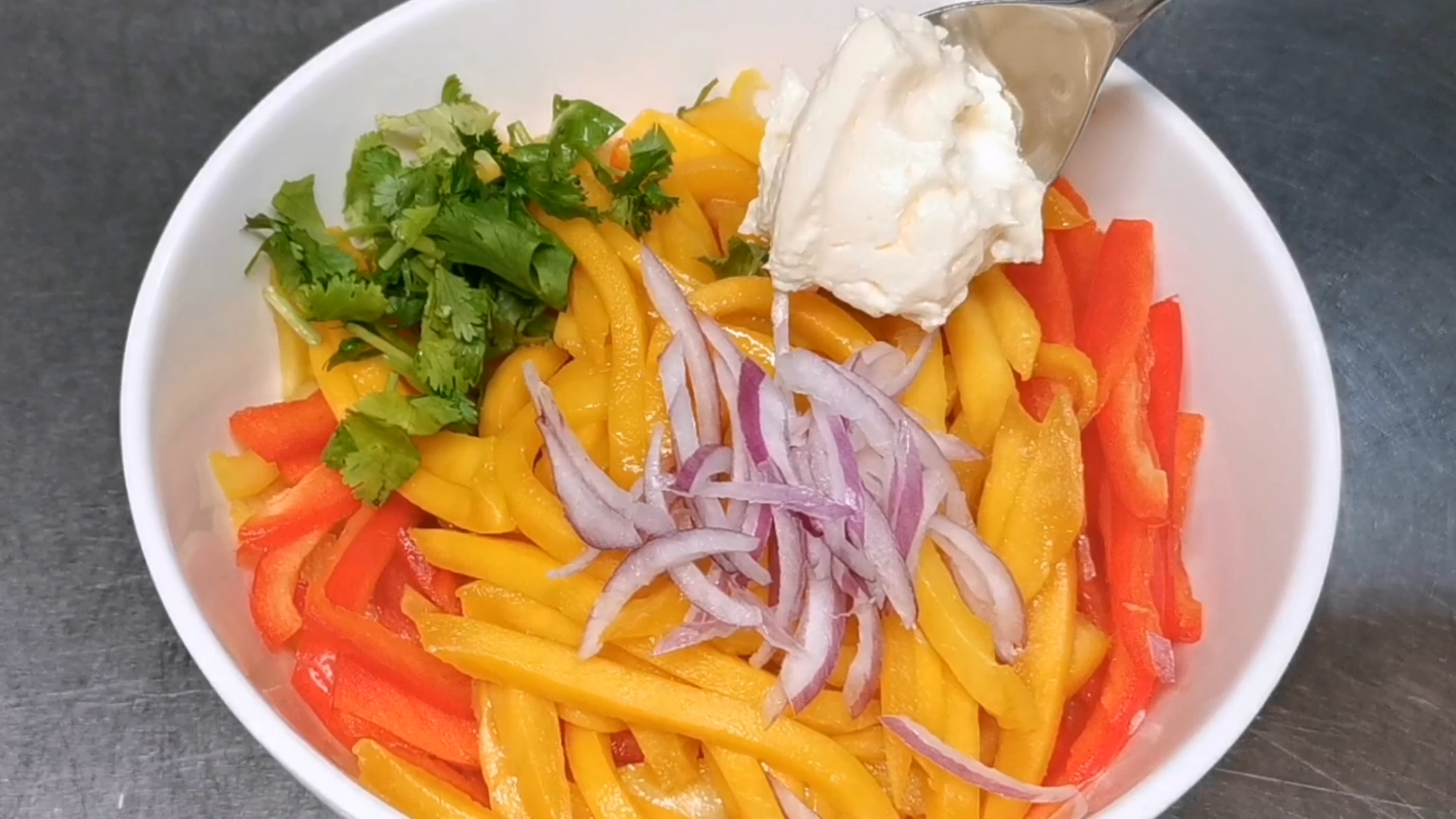 凡人趣日的芒果沙拉好吃极了 做给不爱吃蔬菜的孩子吧