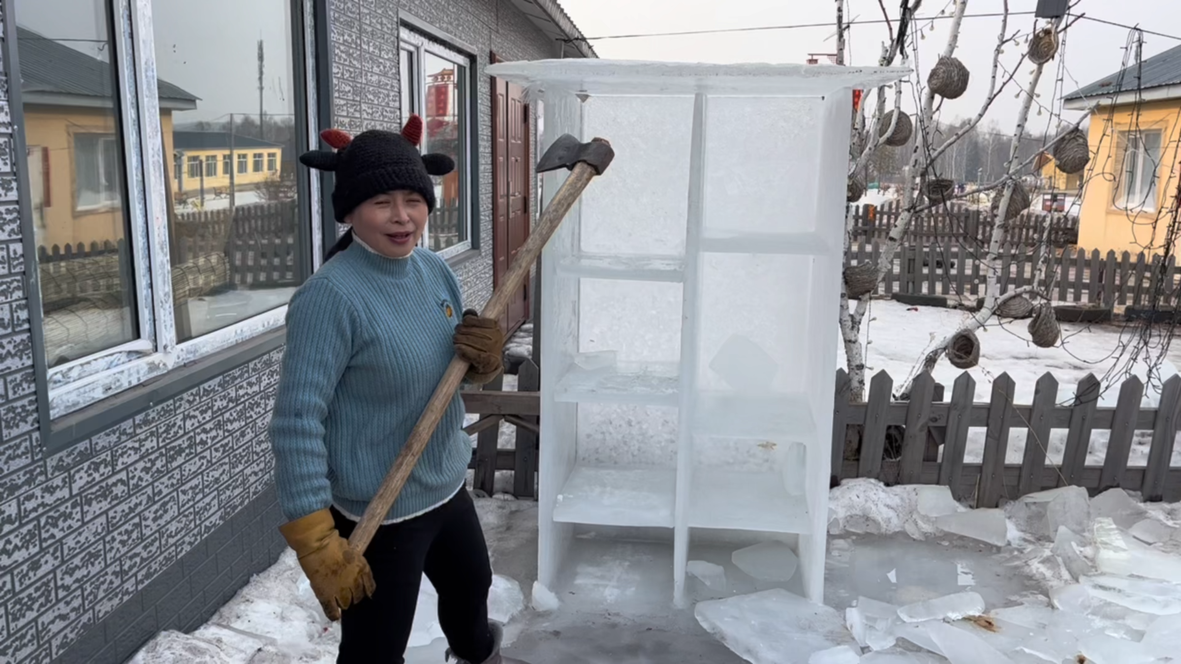 翠花被自己家冰箱砸脚,最后的冰箱也保不住了,收拾食材做麻辣烫