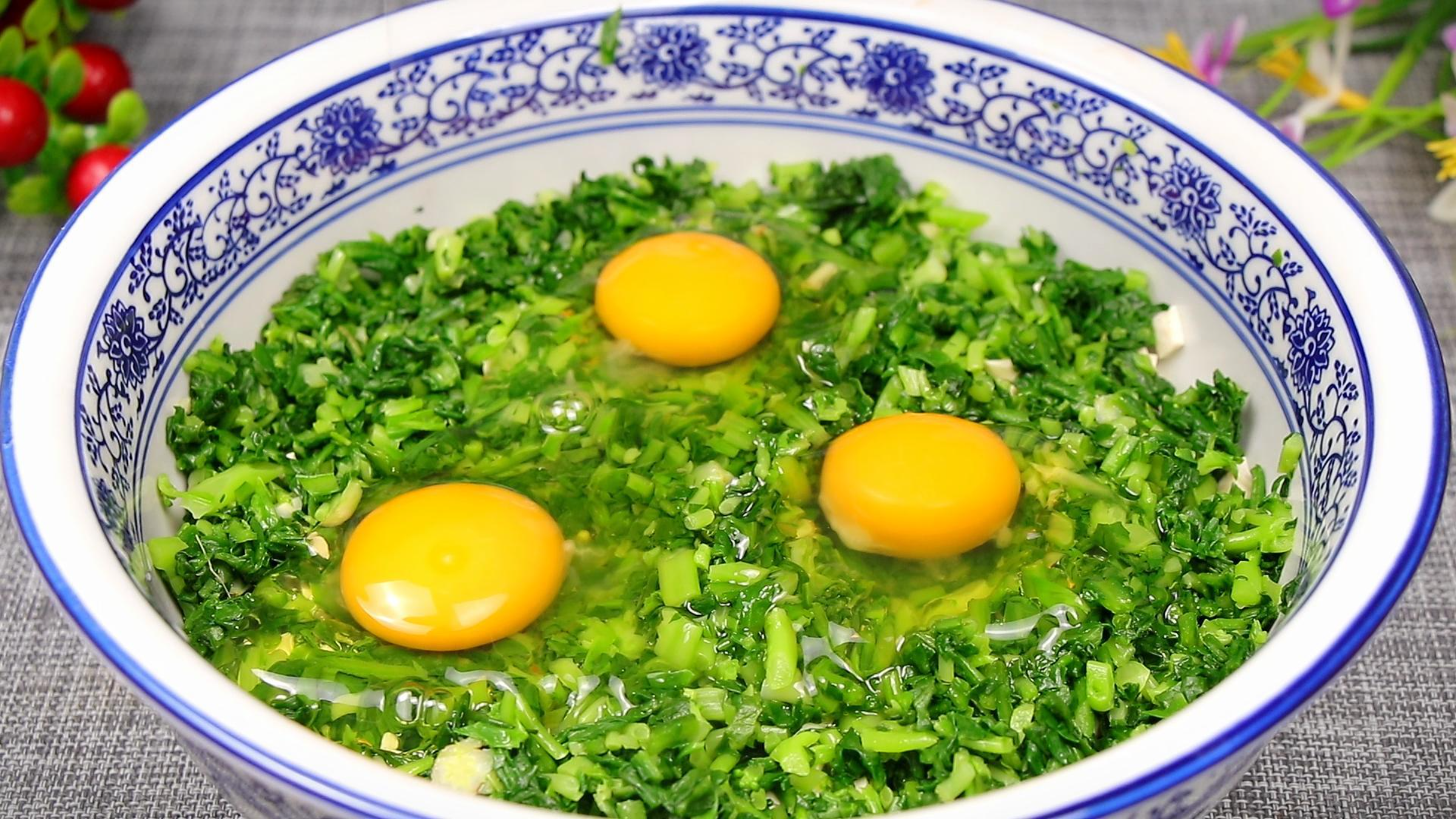 春天多吃荠菜,打人3个鸡蛋,,营养美味又解馋,全家人都爱吃