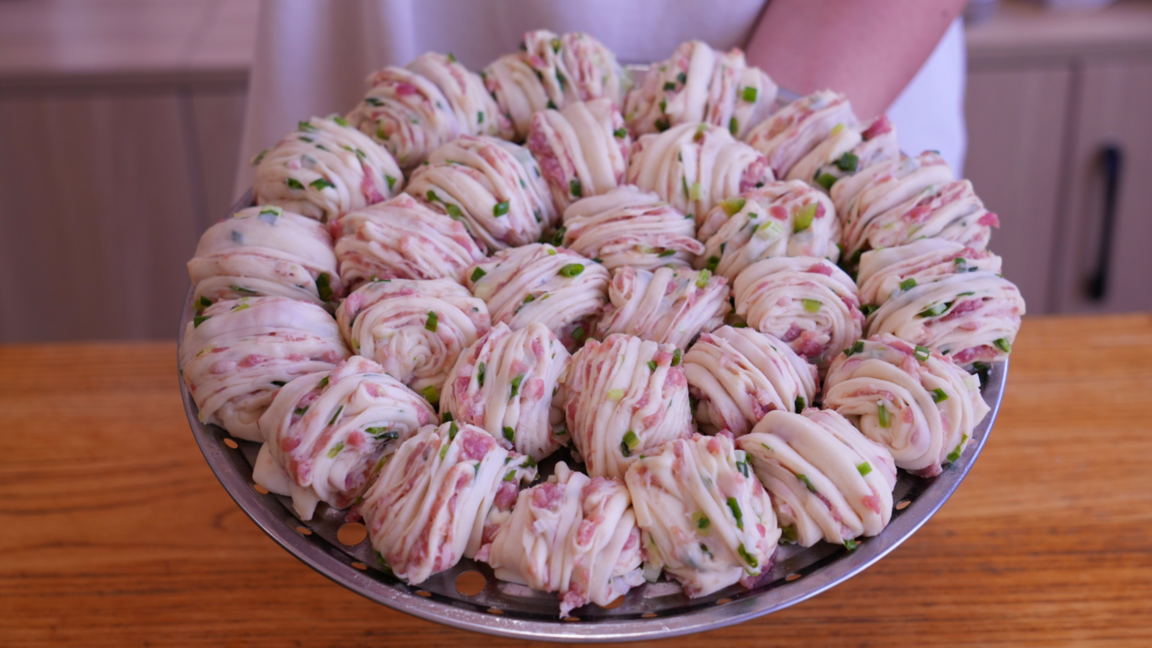 在家自制鲜肉葱花卷，夏妈的预备早餐，做好冷冻能吃一周，太香了