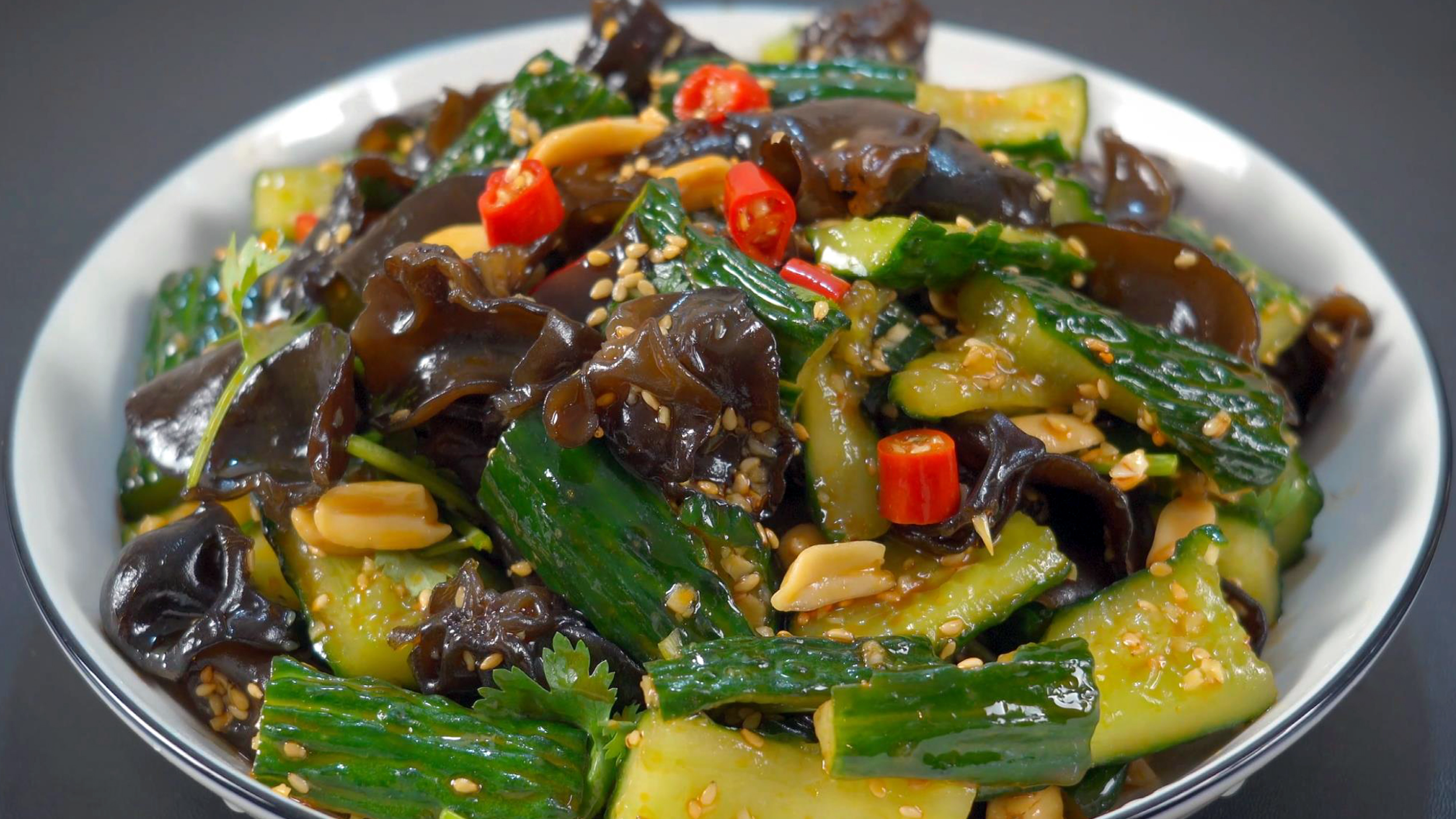 凉拌黄瓜，切记不要用盐腌，教你拍黄瓜的正确做法，清脆爽口入味