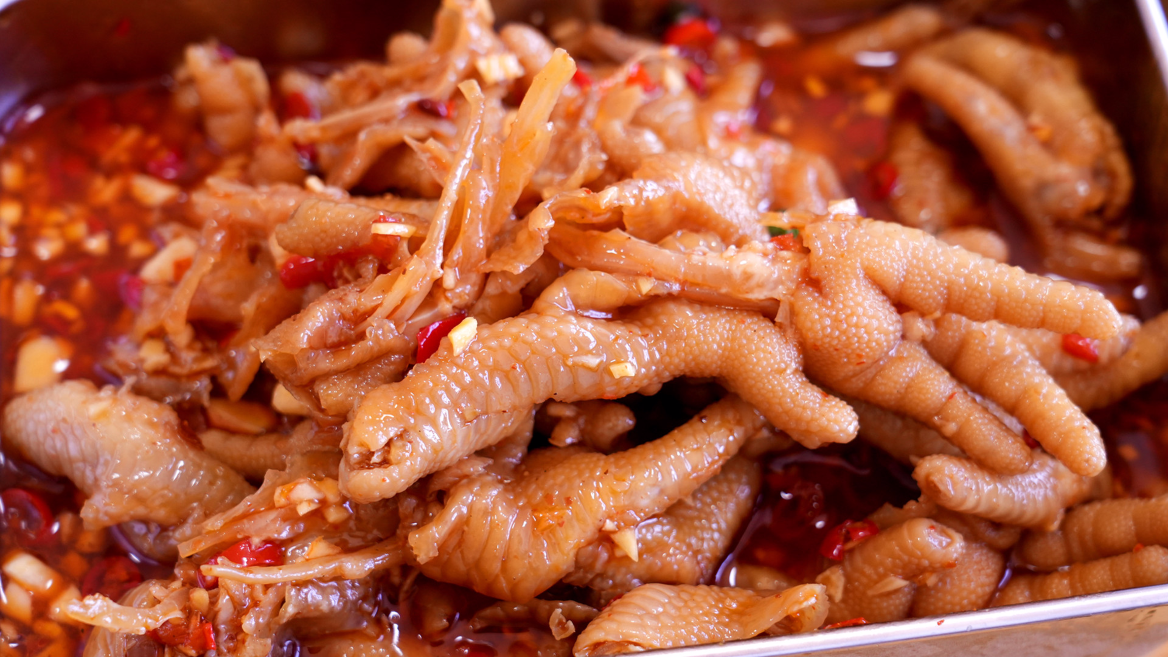 今天做的一盆酸辣鸡爪太好吃了,可以拿去摆摊了,味道清爽太香了