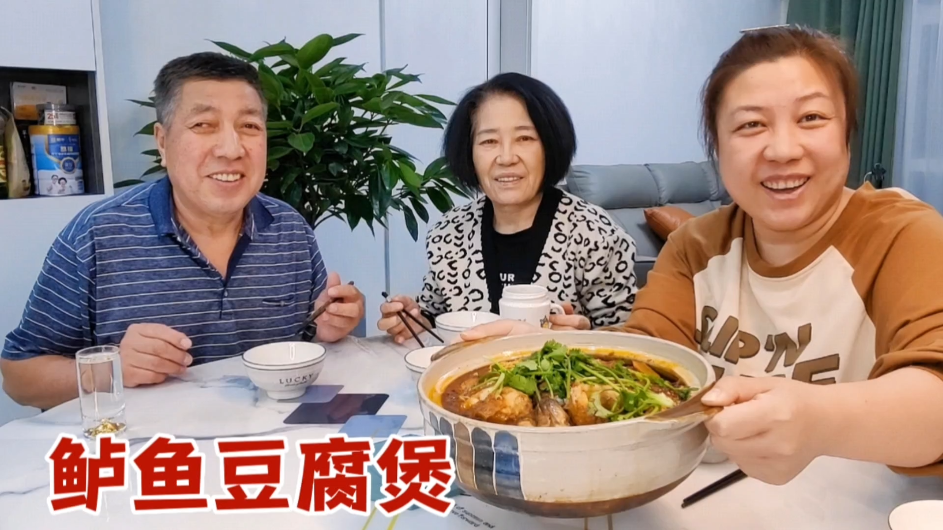 胖妞买2条鲈鱼,和豆腐白菜煮一锅,吃着又香又下饭,嘎嘎好吃