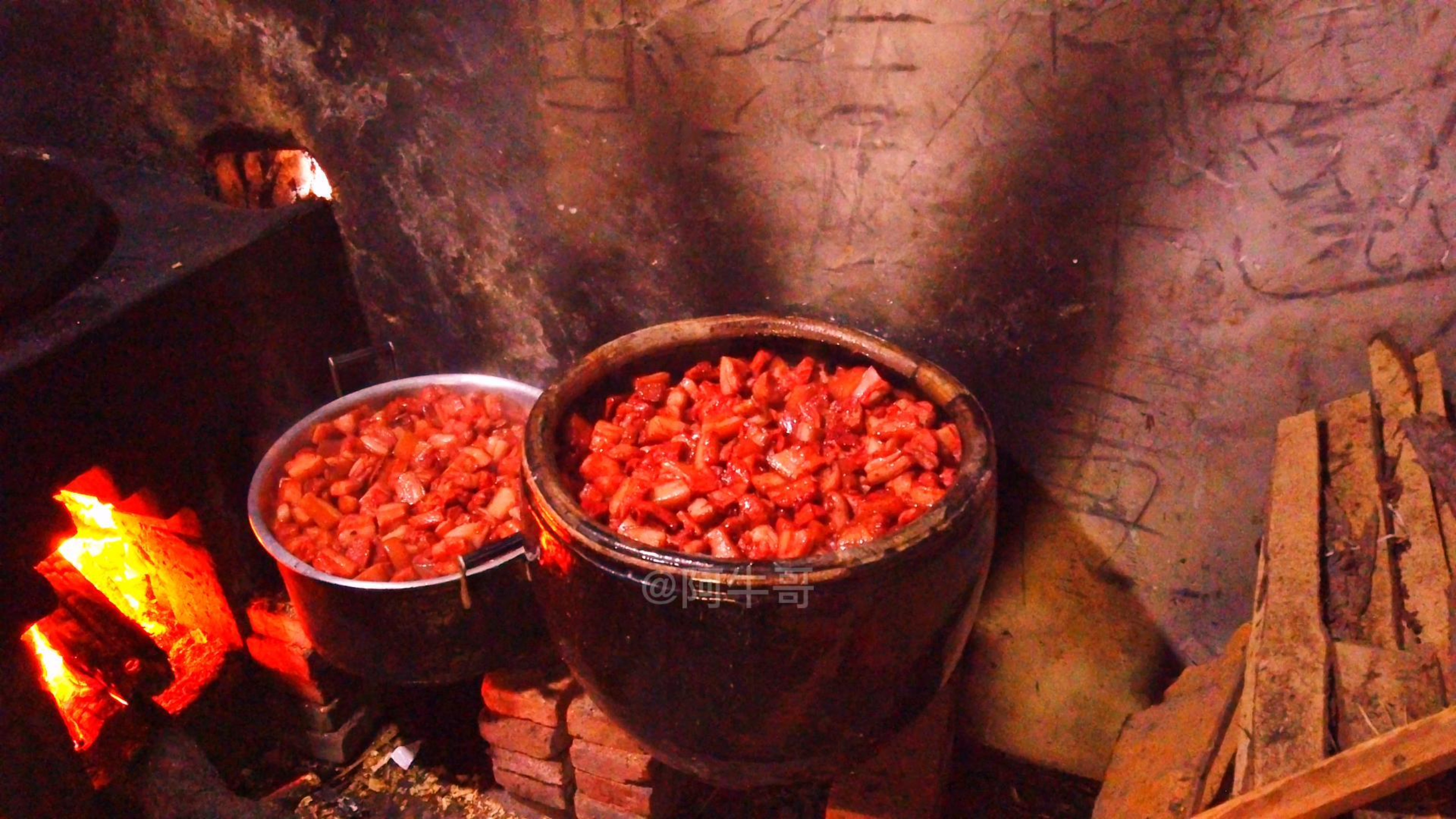 120元一桌的农村席面,主菜柴火红烧肉,竟然是用大水缸焖成的