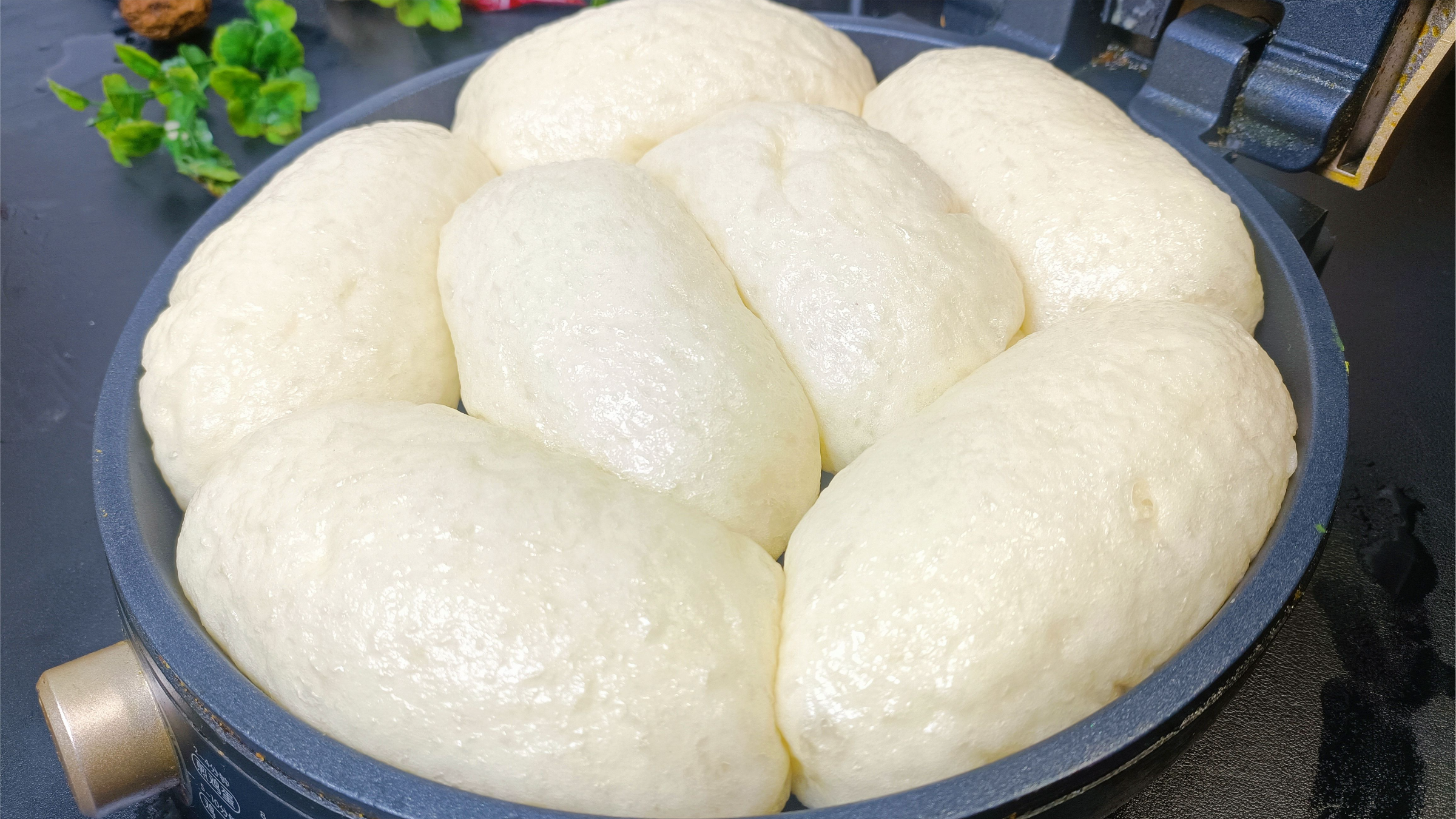 电饼铛也能蒸馒头了，不用提前发面，个个蓬松暄软，简单还好吃