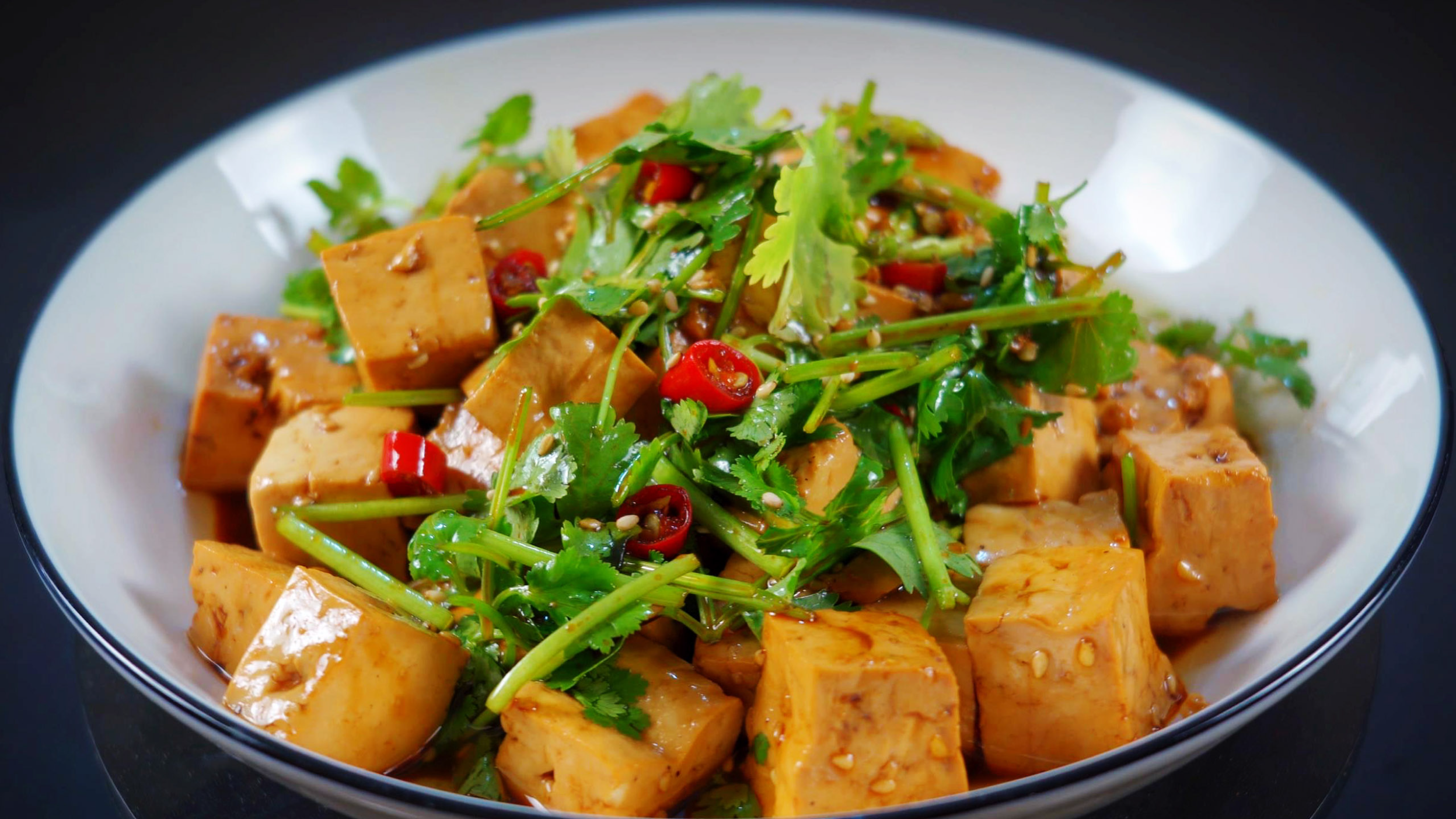 豆腐好吃的家常做法，味道比肉还香，凉拌葱香豆腐开胃解腻又入味