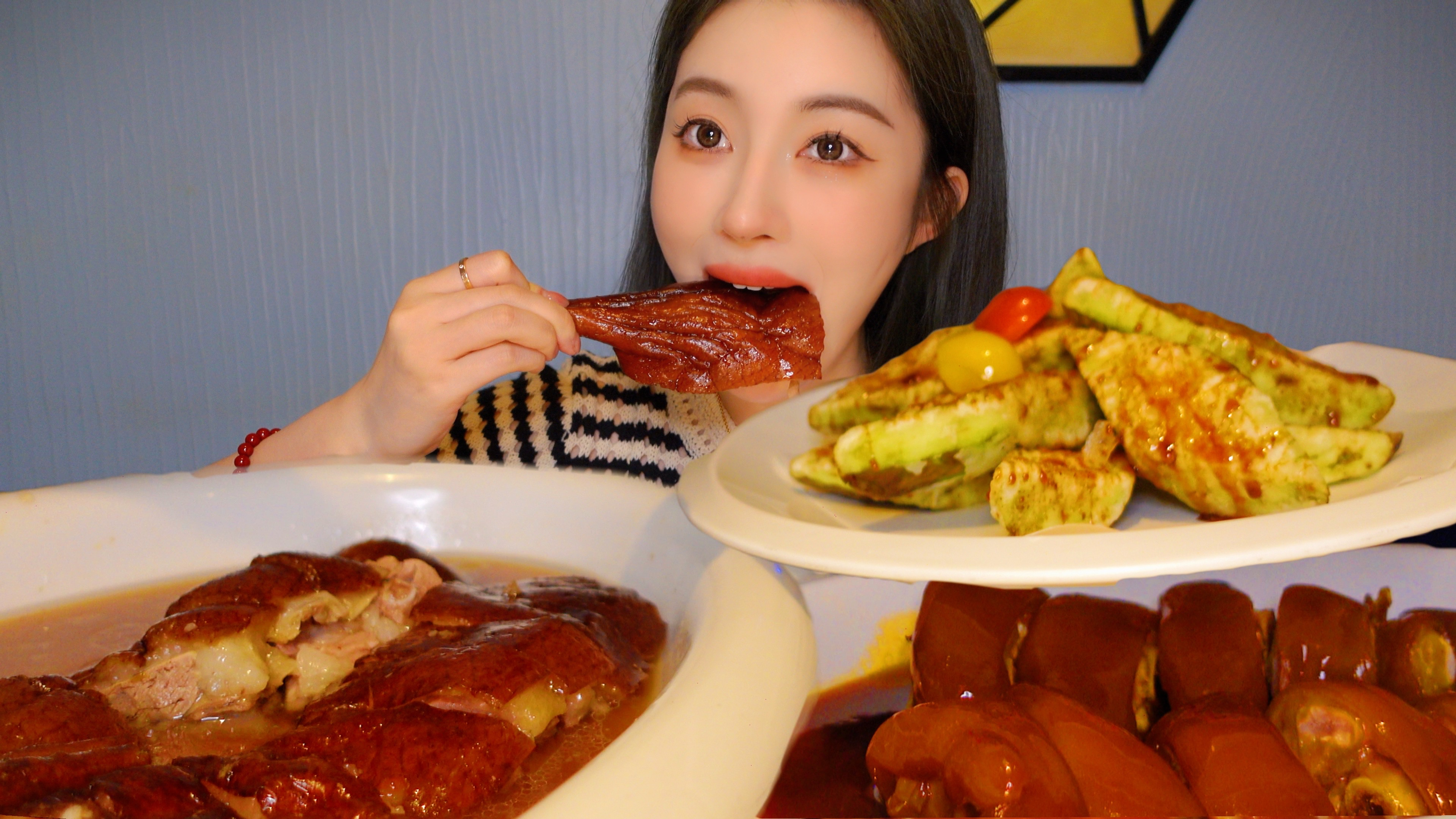 广州吃地道粤菜,灌汤烧鹅一口汁水狂飙,还有比脸大的菠萝包,爽