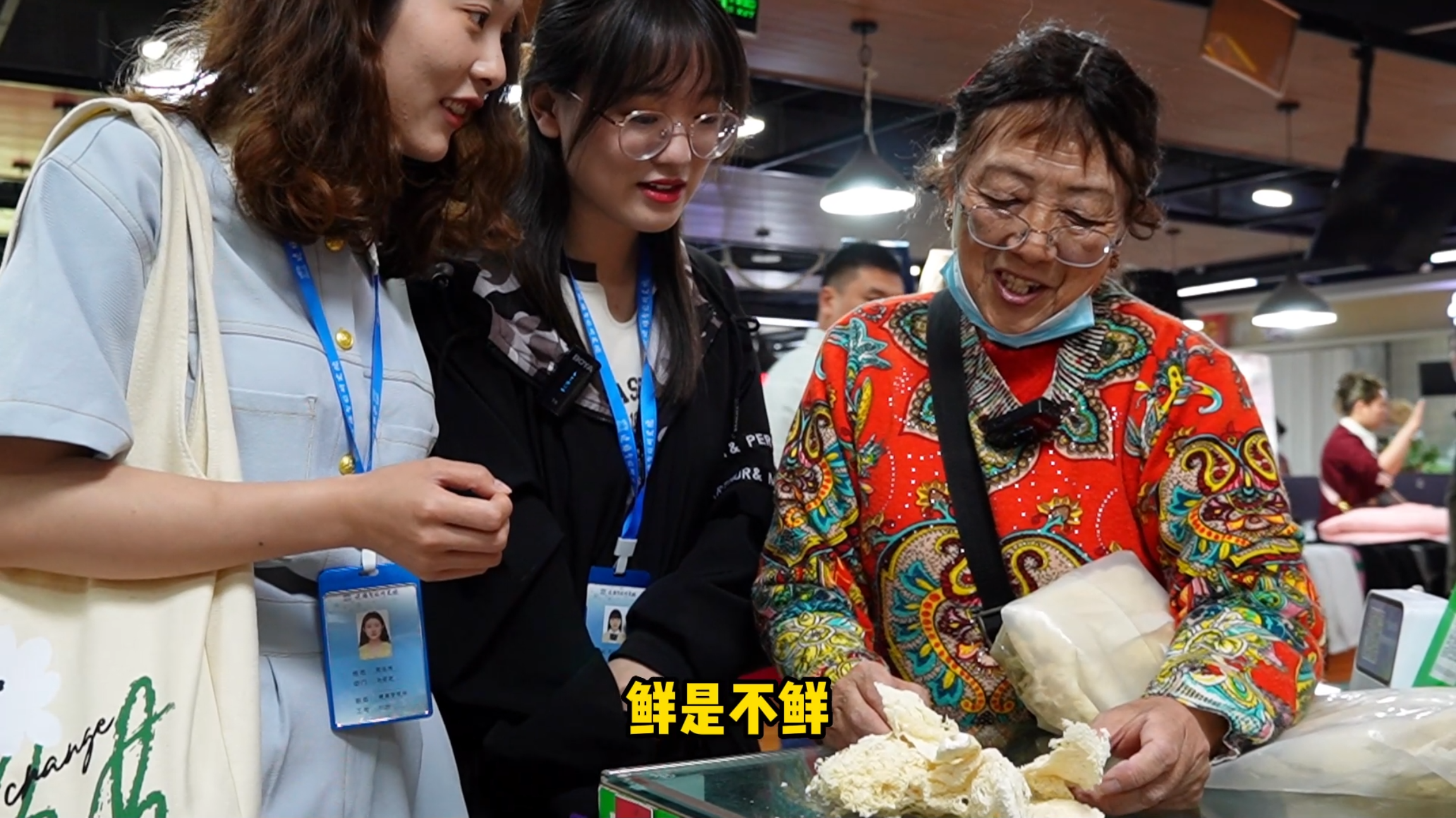 竹荪到底怎么吃?40年掌勺经验的阿姨带你实地挑好菜!